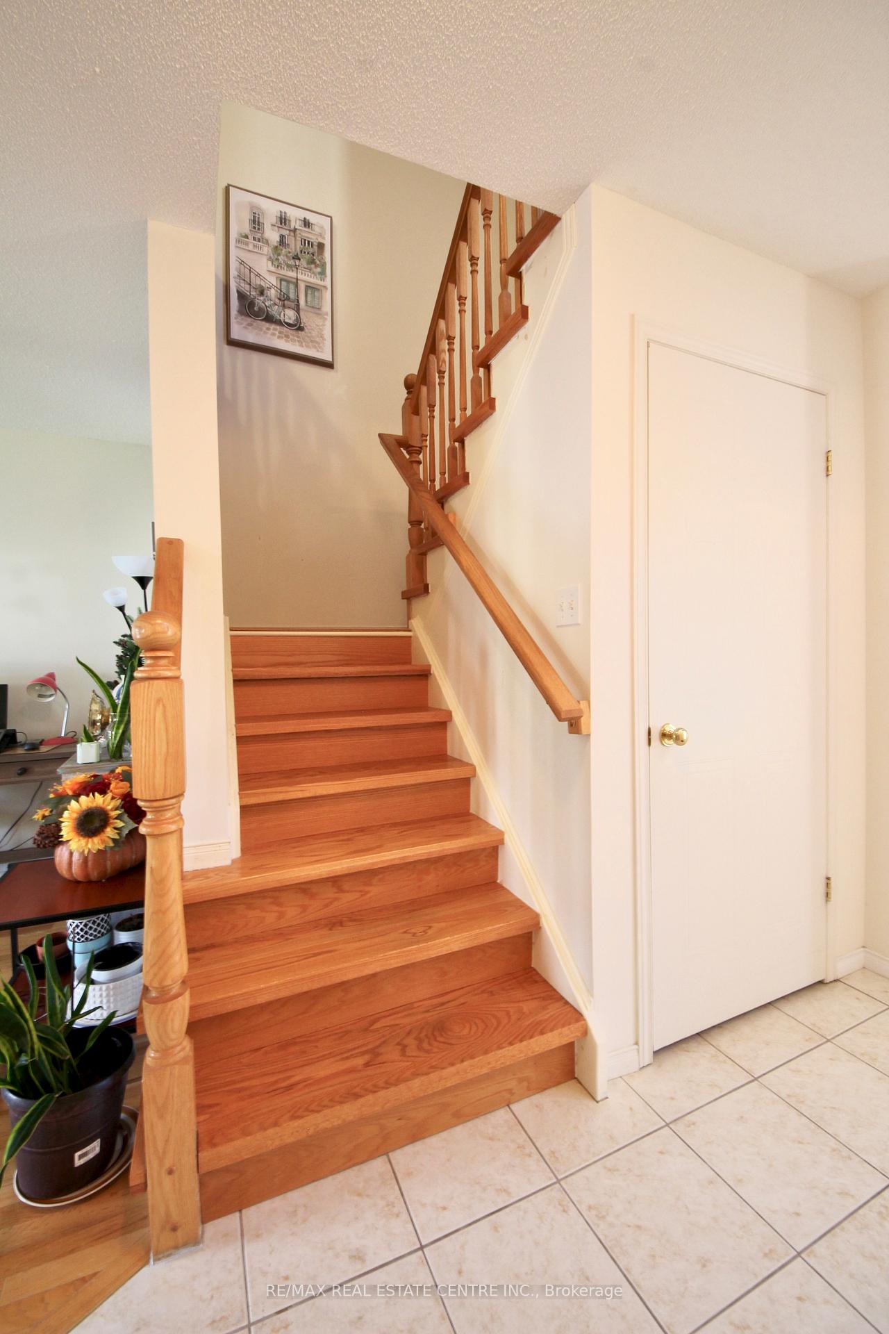 Photo 15 of 40 Eugene Drive, Guelph, Pineridge/Westminster Woods — HOMEH