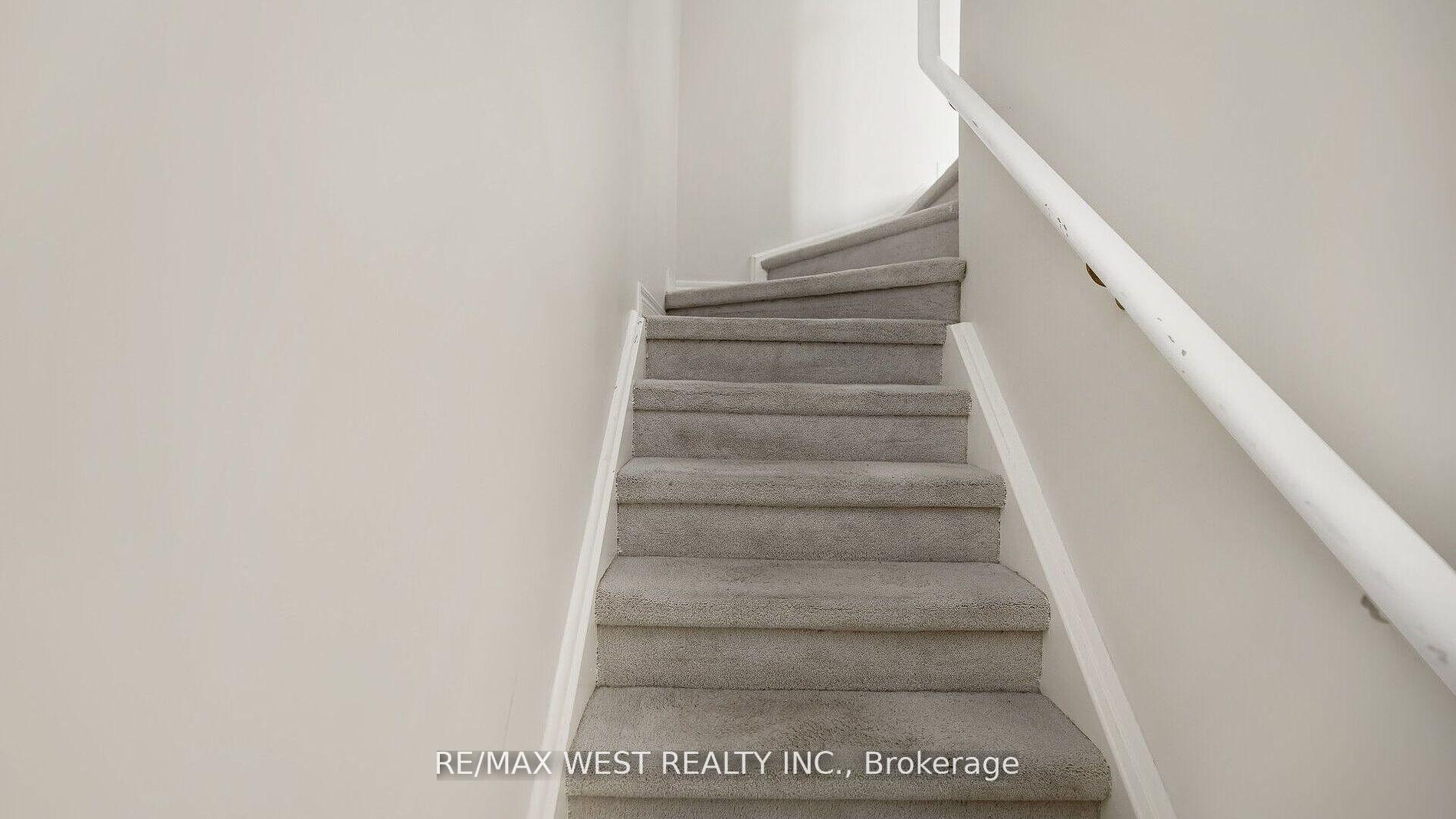 Photo 15 of 9 Freeland Hill W, Brampton, Bram West — HOMEH