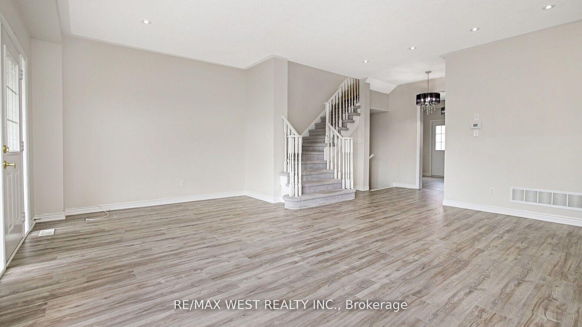 Photo 38 of 9 Freeland Hill W, Brampton, Bram West — HOMEH