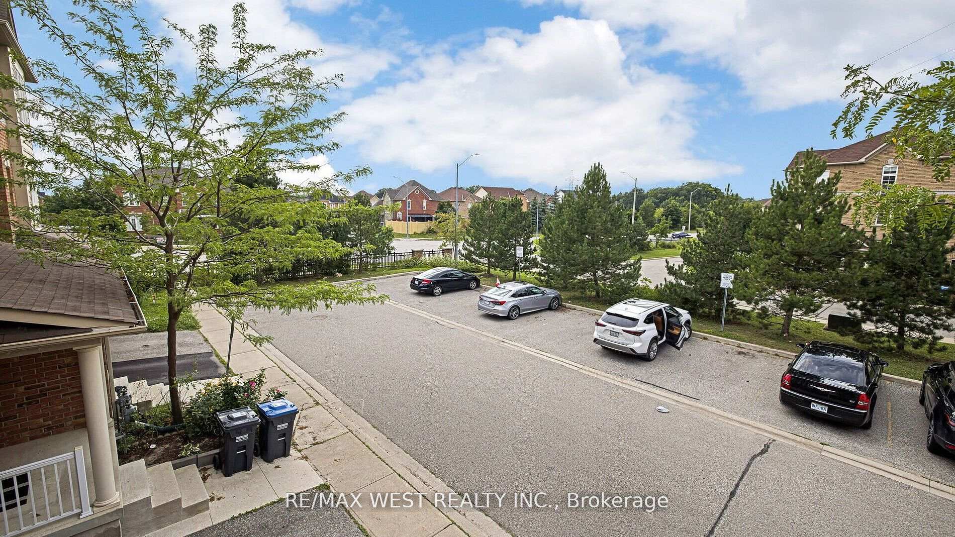 Photo 24 of 9 Freeland Hill W, Brampton, Bram West — HOMEH