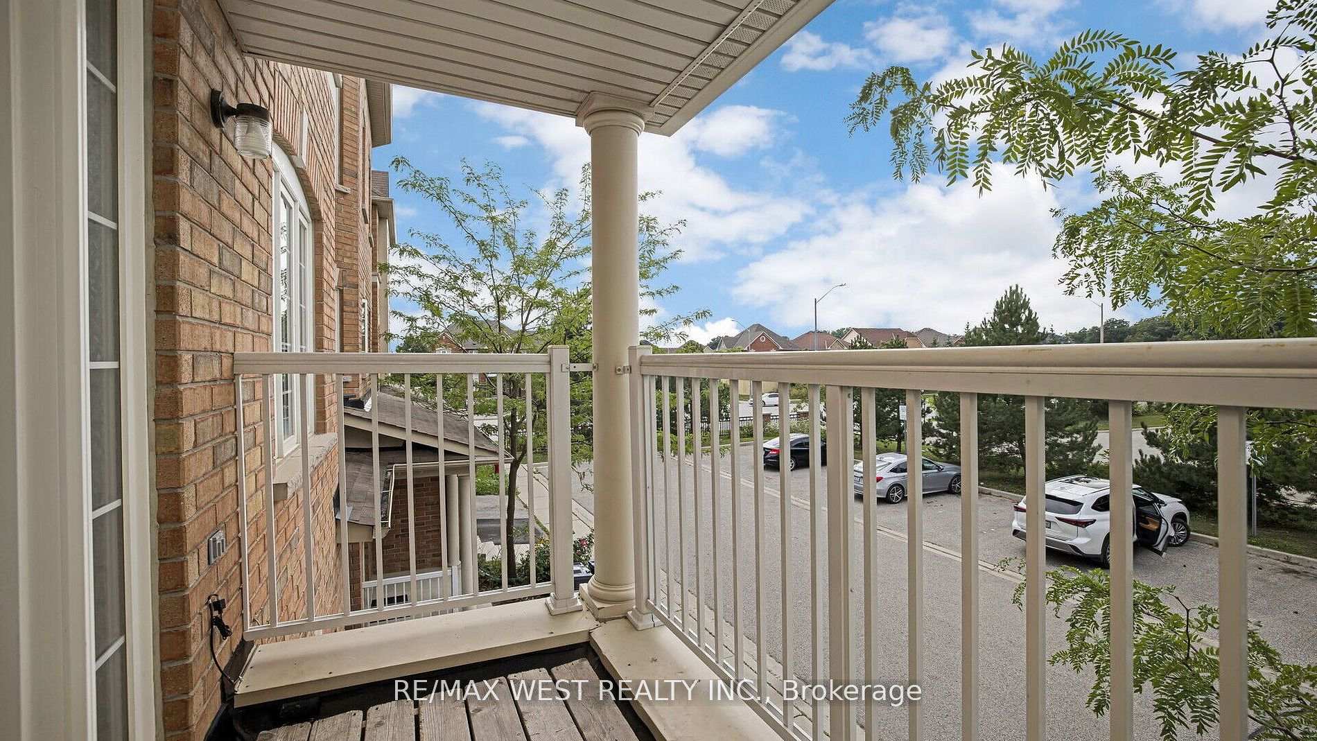 Photo 13 of 9 Freeland Hill W, Brampton, Bram West — HOMEH