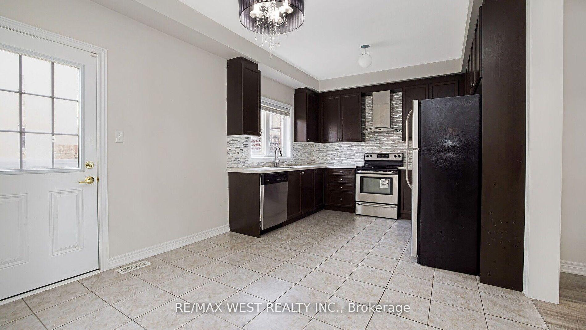 Photo 22 of 9 Freeland Hill W, Brampton, Bram West — HOMEH