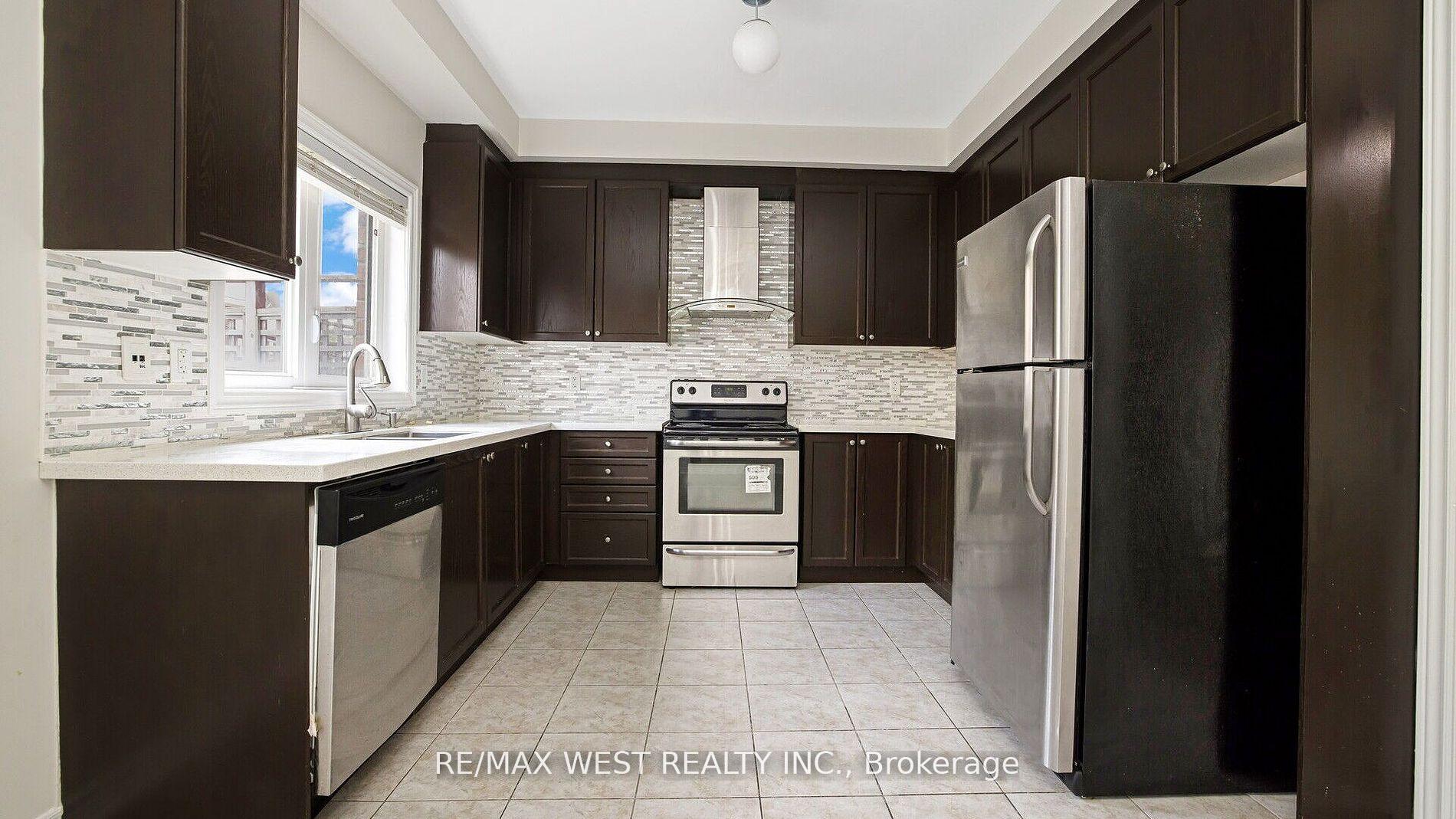 Photo 40 of 9 Freeland Hill W, Brampton, Bram West — HOMEH