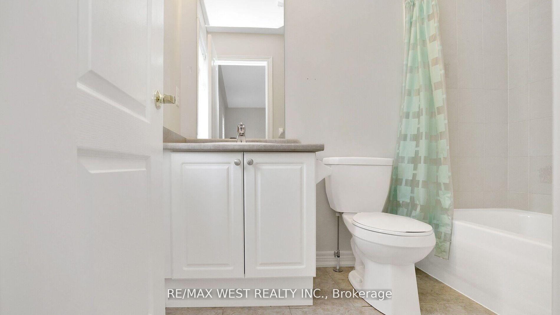Photo 19 of 9 Freeland Hill W, Brampton, Bram West — HOMEH