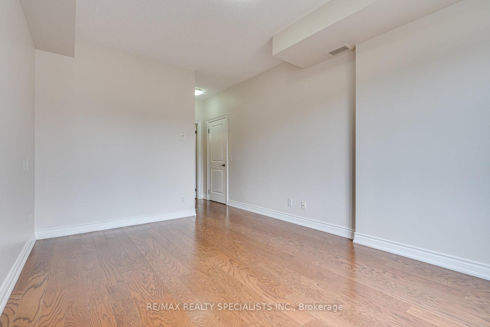 Photo 16 of Unit 401, 60 Ann Street, Caledon, Bolton West — HOMEH
