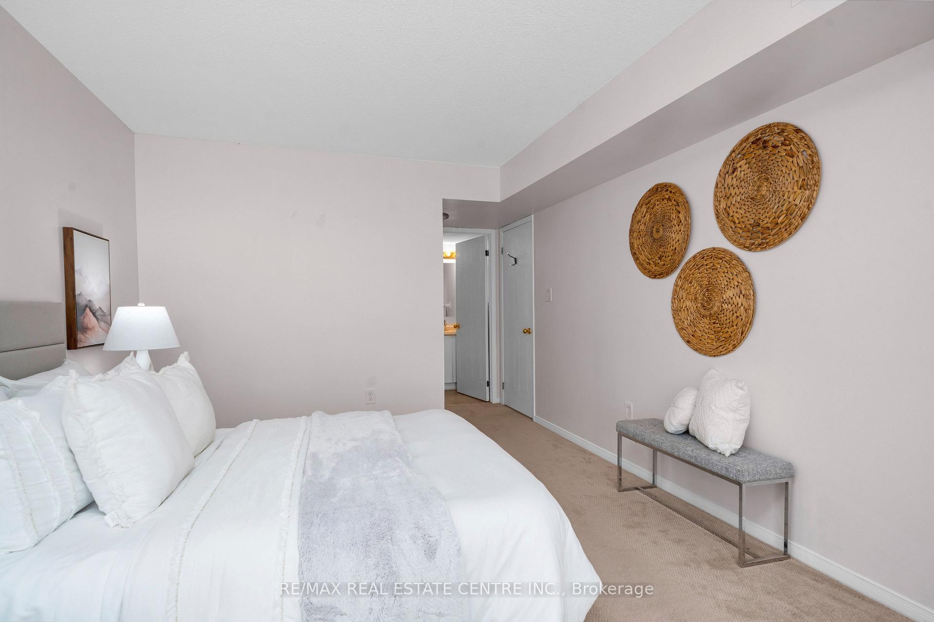 Photo 5 of Unit 709, 20 McFarlane Drive, Halton Hills, Georgetown — HOMEH