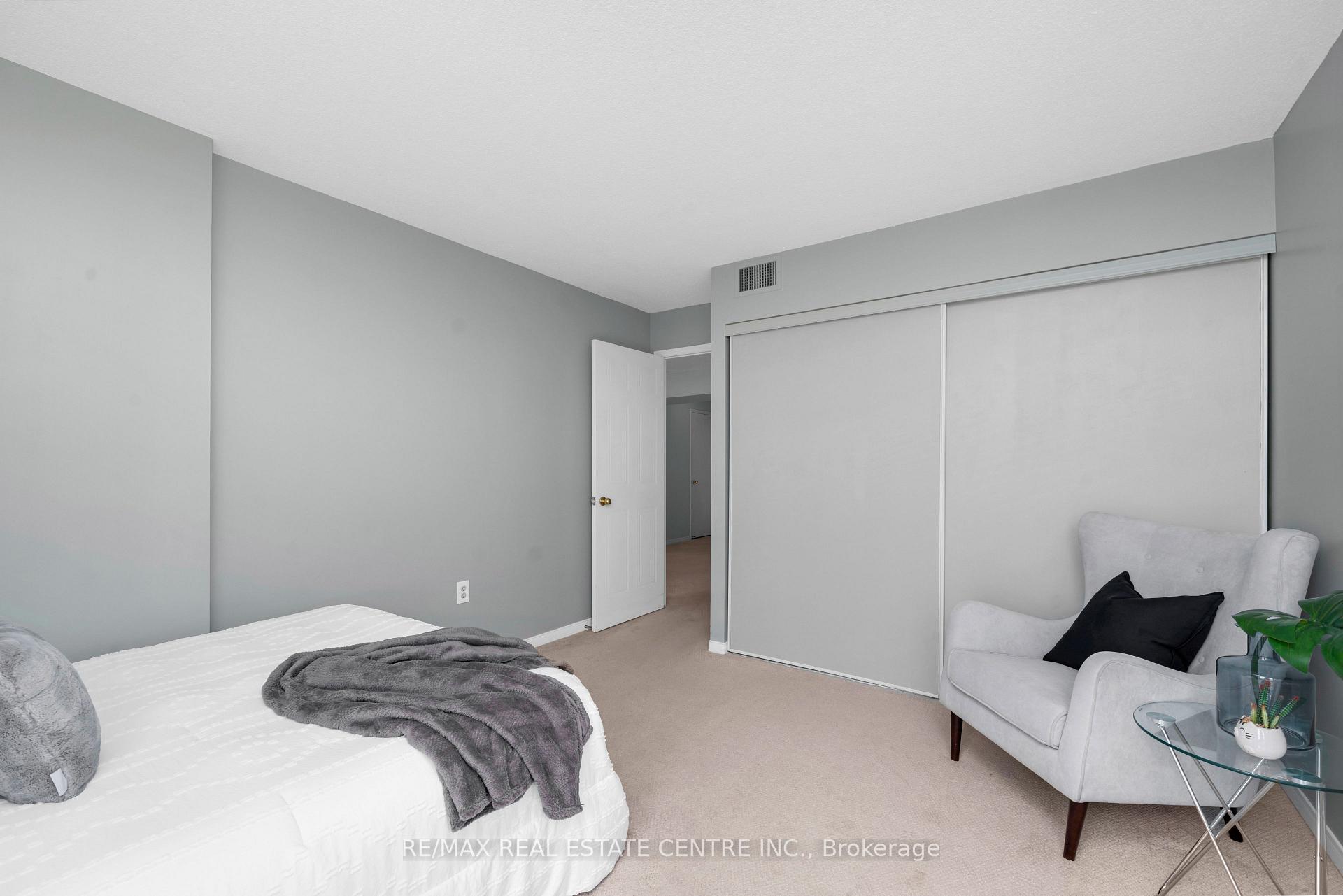 Photo 6 of Unit 709, 20 McFarlane Drive, Halton Hills, Georgetown — HOMEH