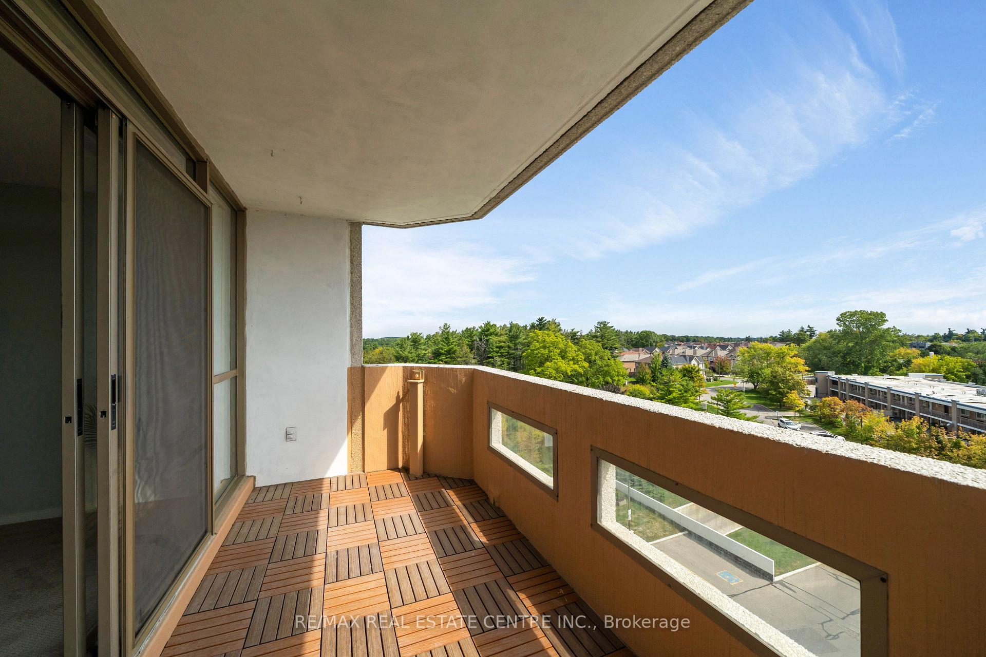 Photo 7 of Unit 709, 20 McFarlane Drive, Halton Hills, Georgetown — HOMEH