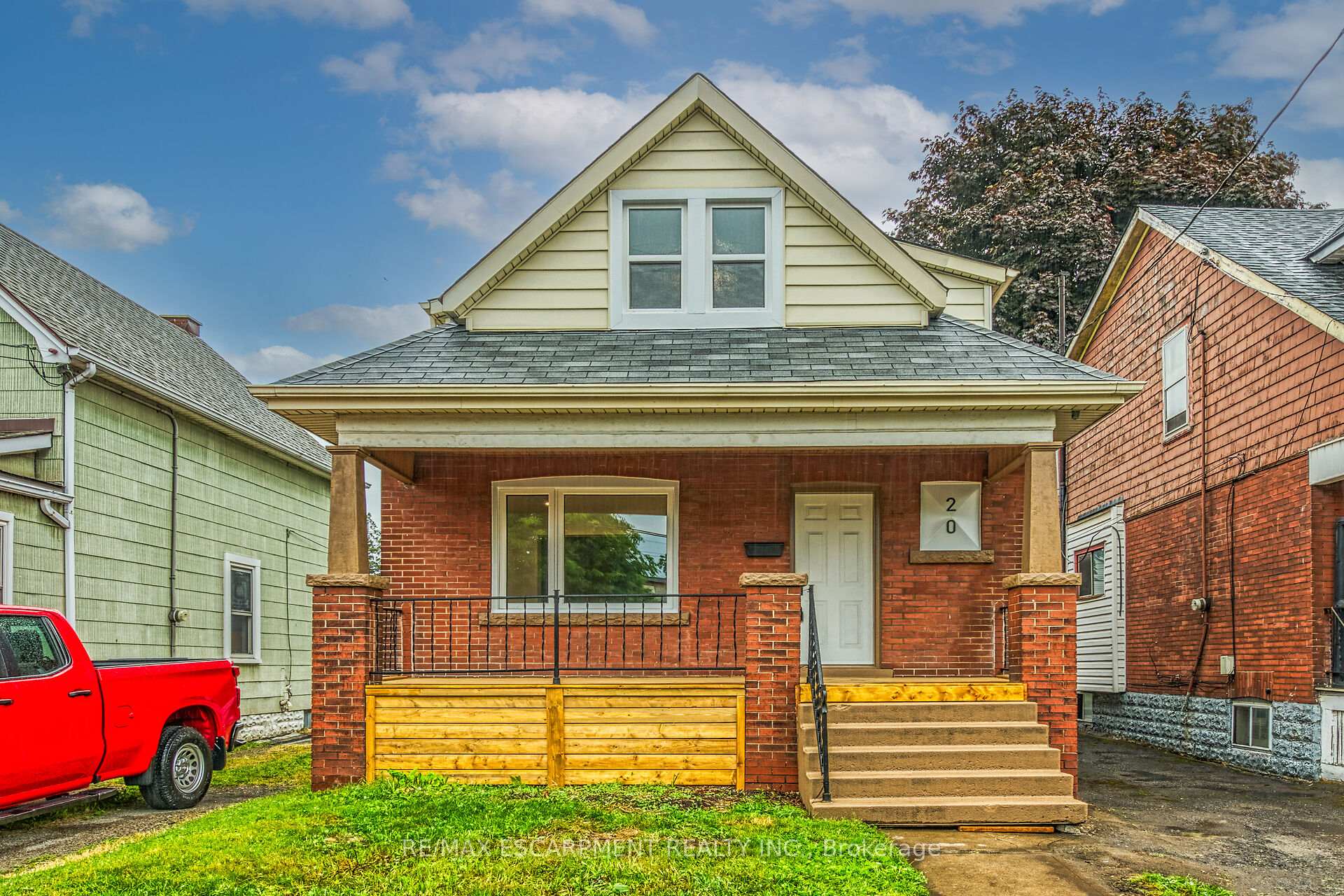 Front of 20 Crosthwaite Avenue N