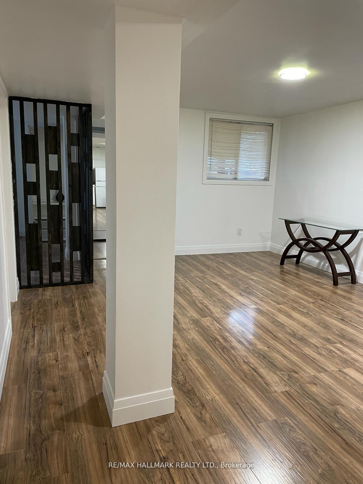 Photo 5 of Unit Bsmt, 256 Stone Road, Aurora, Aurora Grove — HOMEH