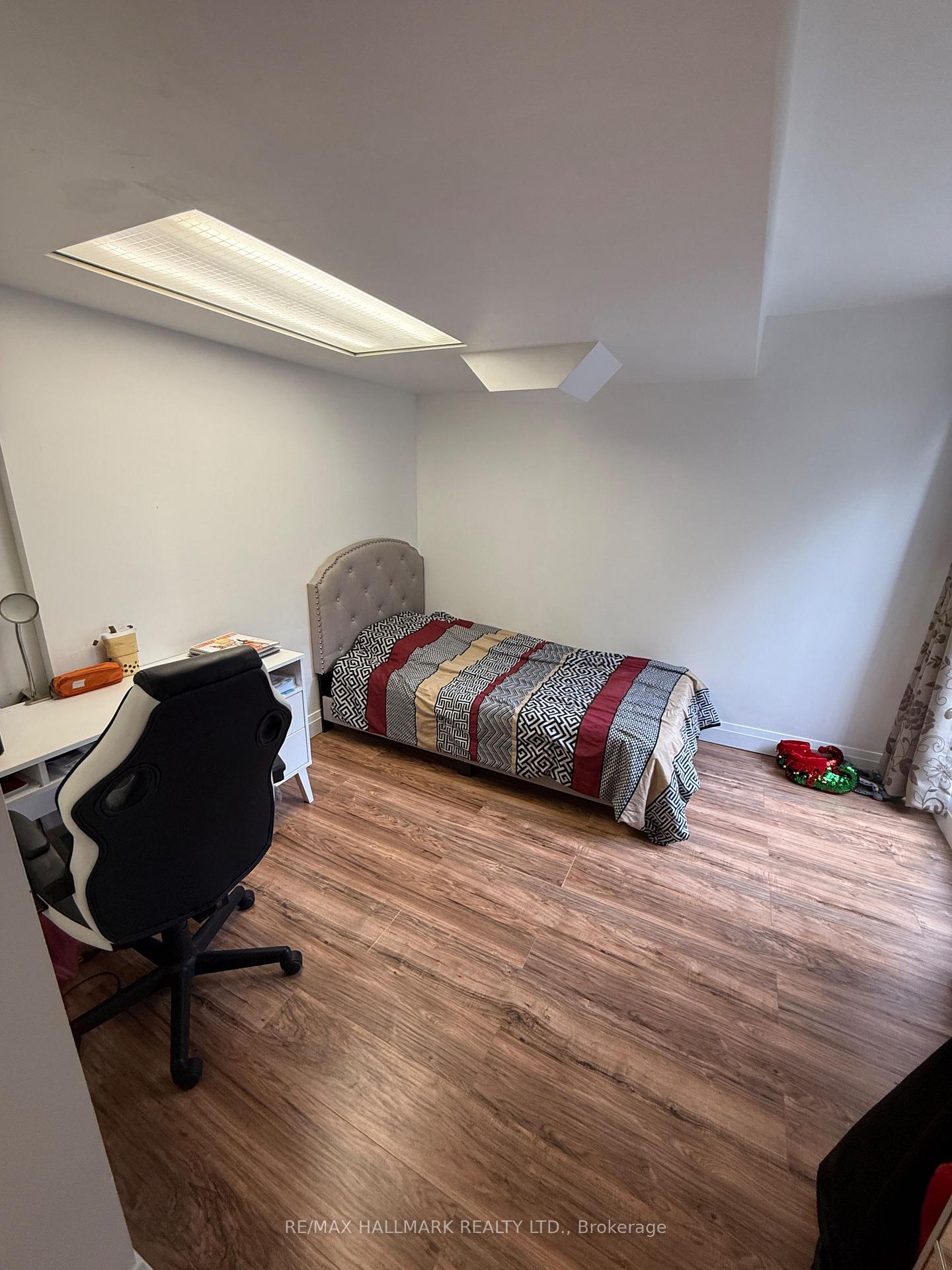 Photo 17 of Unit Bsmt, 256 Stone Road, Aurora, Aurora Grove — HOMEH