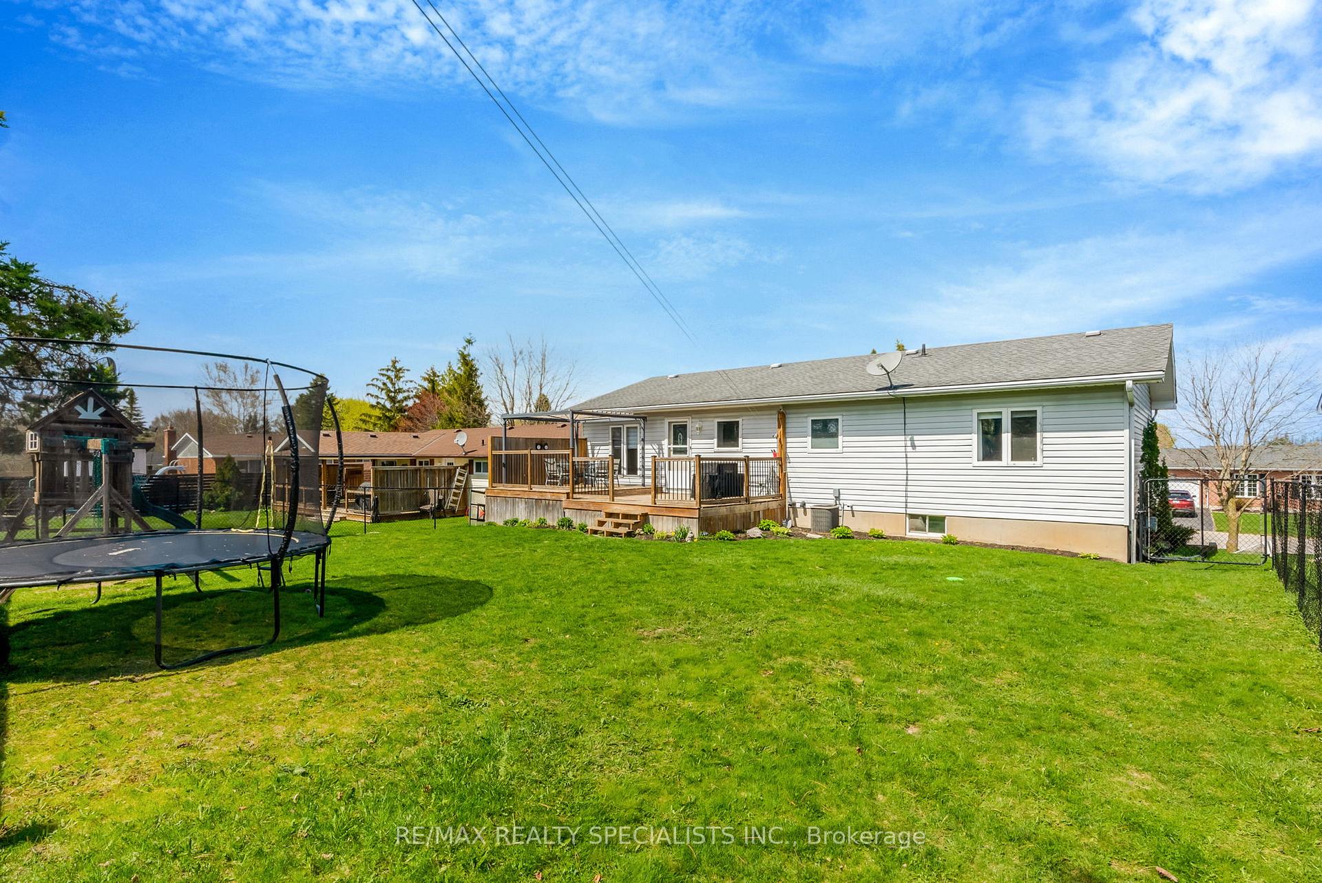 Photo 8 of 174 Charles Street, North Huron, Wingham — HOMEH