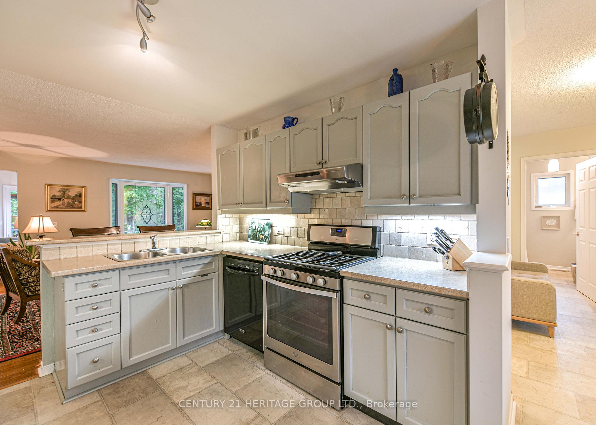 Photo 45 of 43 Pineridge Gate, Gravenhurst, Muskoka (S) — HOMEH