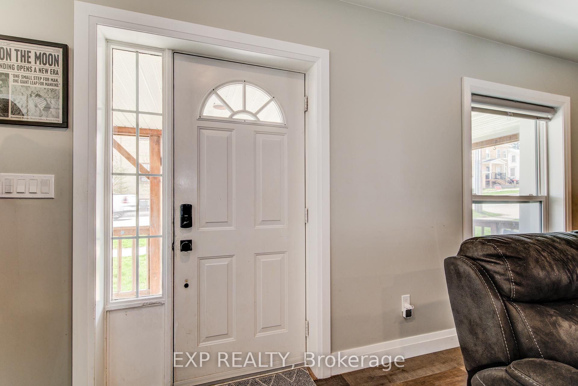 Photo 8 of 30 Wellington Street S, Mapleton, Rural Mapleton — HOMEH