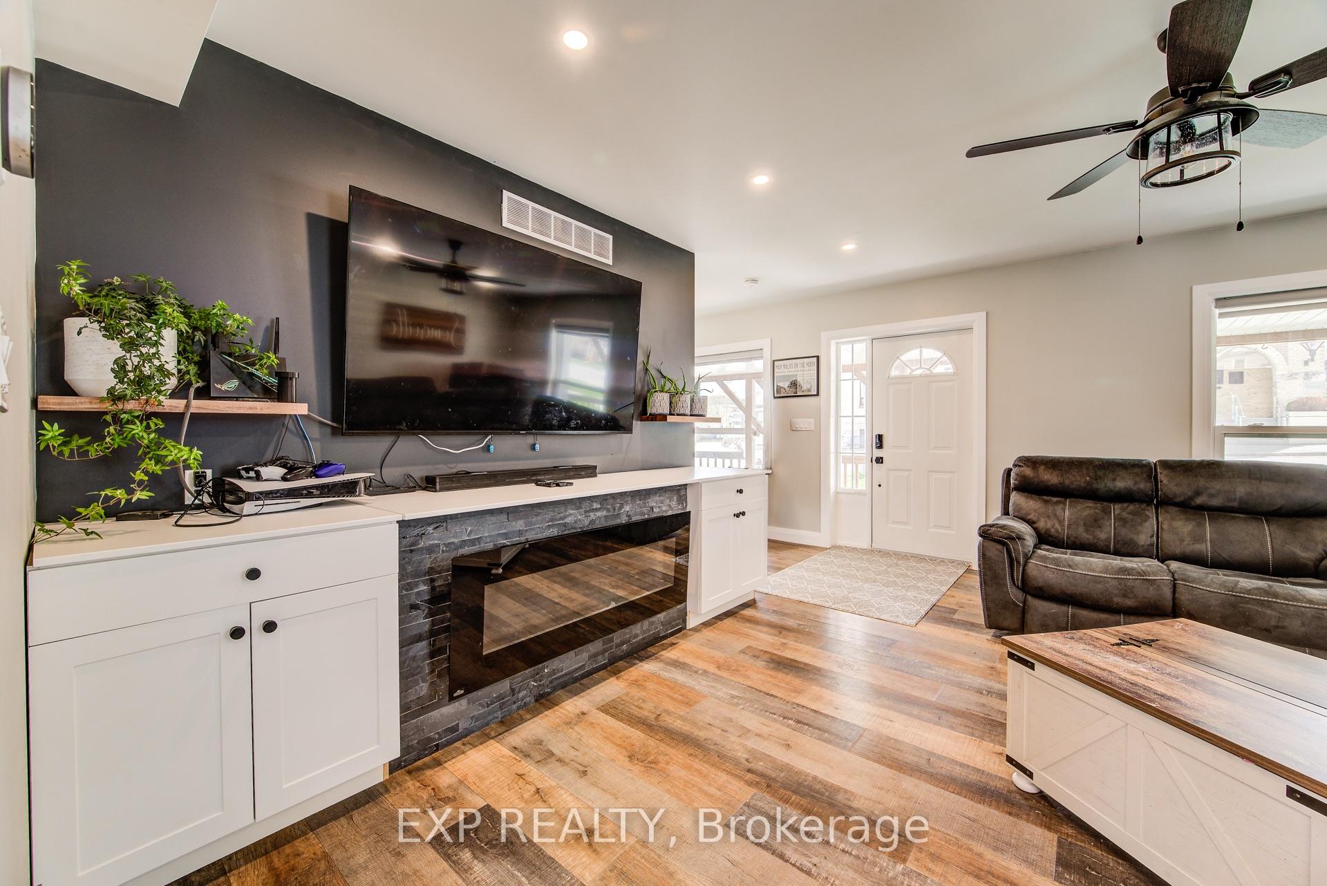 Photo 12 of 30 Wellington Street S, Mapleton, Rural Mapleton — HOMEH