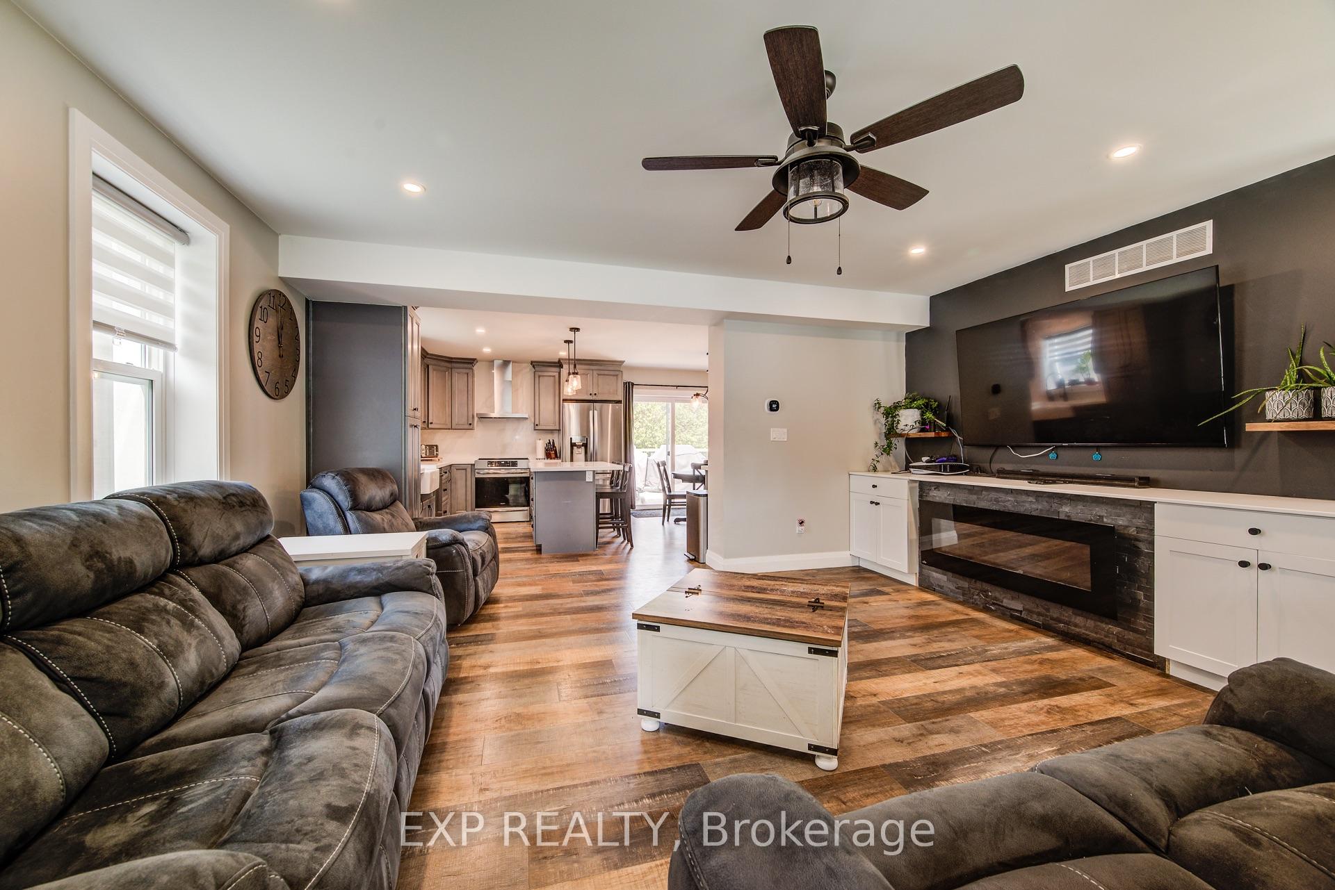 Photo 11 of 30 Wellington Street S, Mapleton, Rural Mapleton — HOMEH