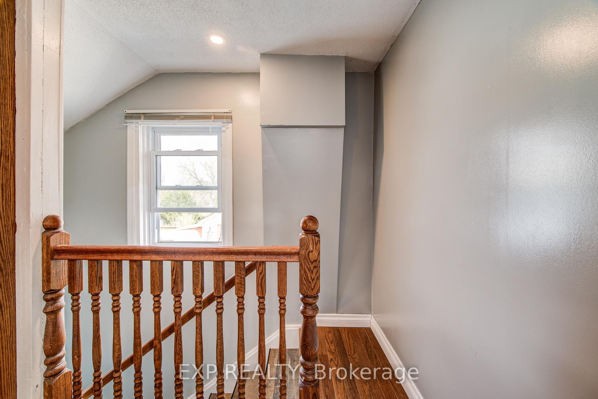 Photo 28 of 30 Wellington Street S, Mapleton, Rural Mapleton — HOMEH