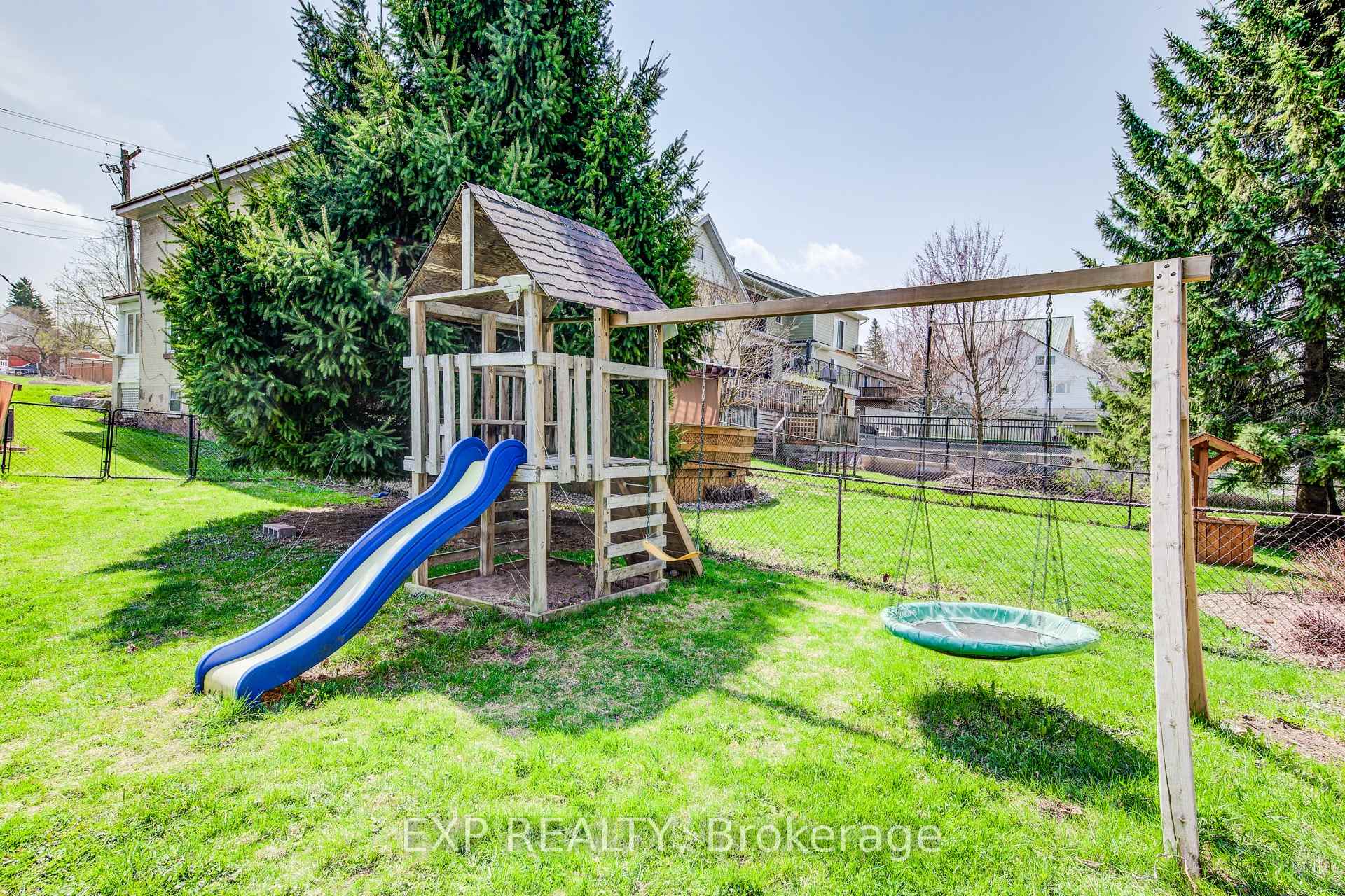 Photo 45 of 30 Wellington Street S, Mapleton, Rural Mapleton — HOMEH