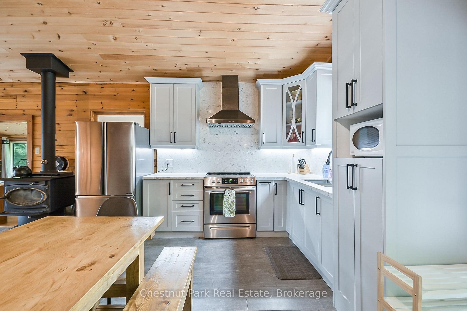 Photo 7 of 1002 Leech Lake Point Road, Bracebridge, Oakley — HOMEH