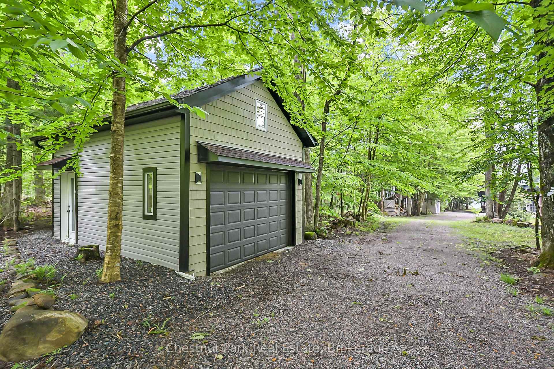 Photo 10 of 1002 Leech Lake Point Road, Bracebridge, Oakley — HOMEH