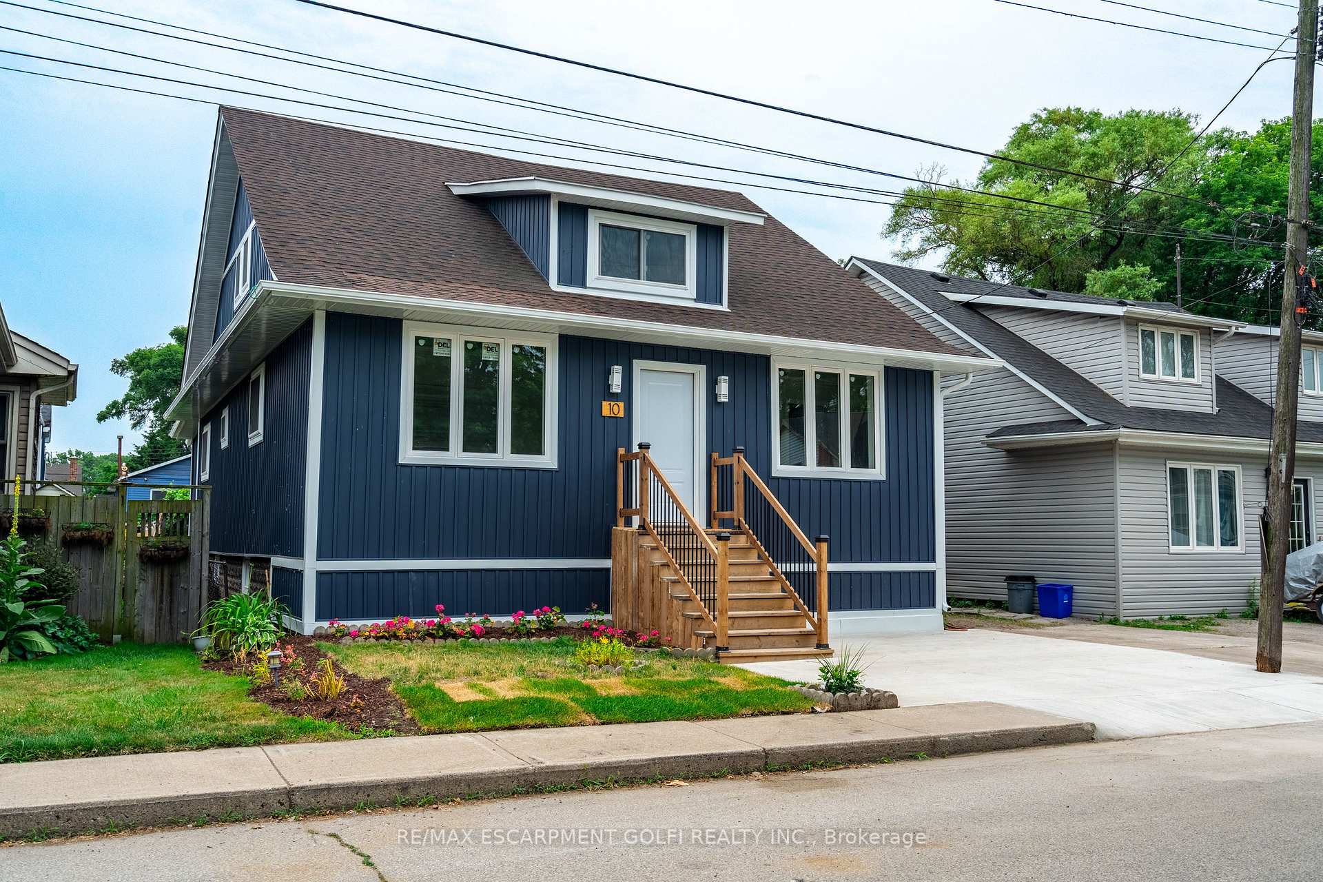 Photo 1 of 10 Comet Avenue, Hamilton, Hamilton Beach — HOMEH