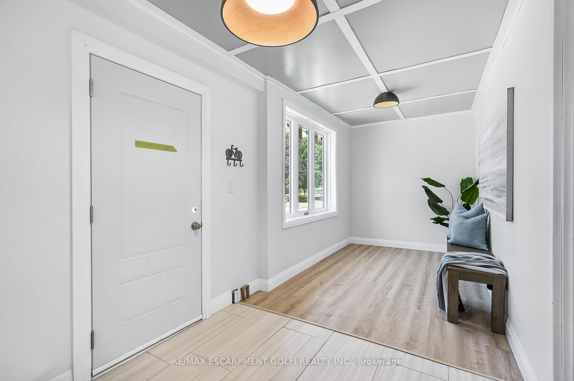 Photo 2 of 10 Comet Avenue, Hamilton, Hamilton Beach — HOMEH