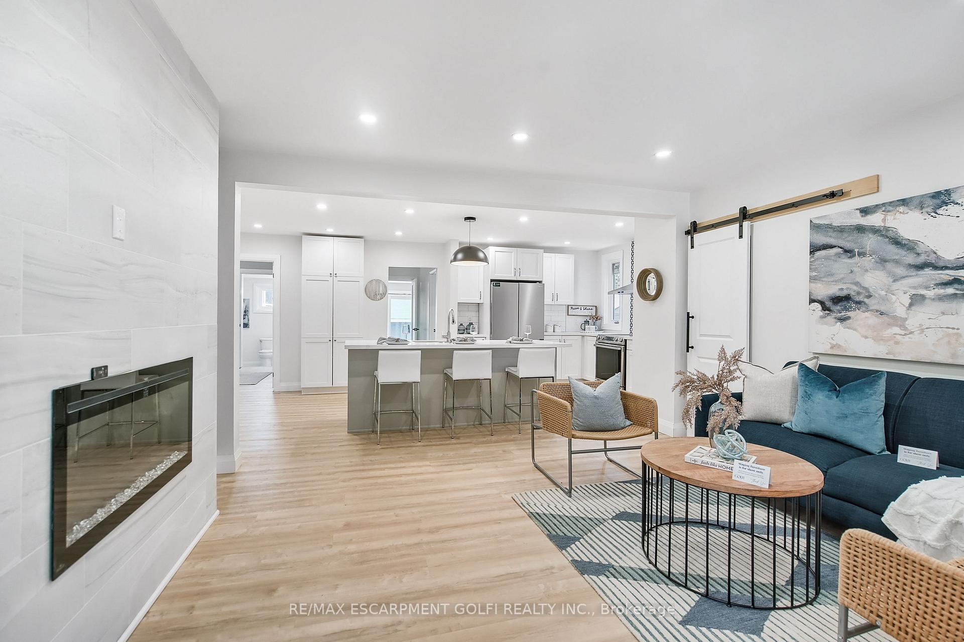 Photo 3 of 10 Comet Avenue, Hamilton, Hamilton Beach — HOMEH