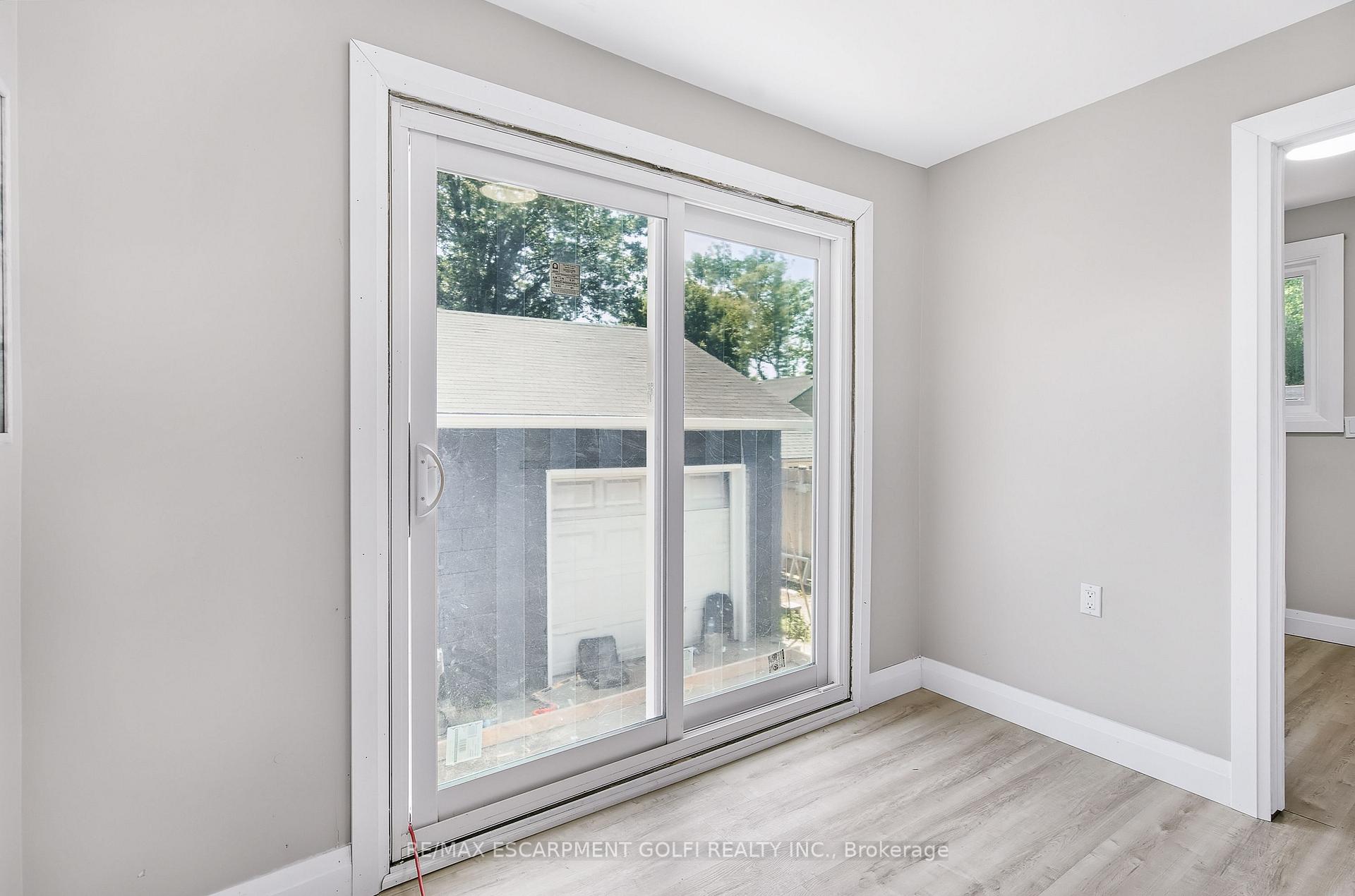 Photo 6 of 10 Comet Avenue, Hamilton, Hamilton Beach — HOMEH