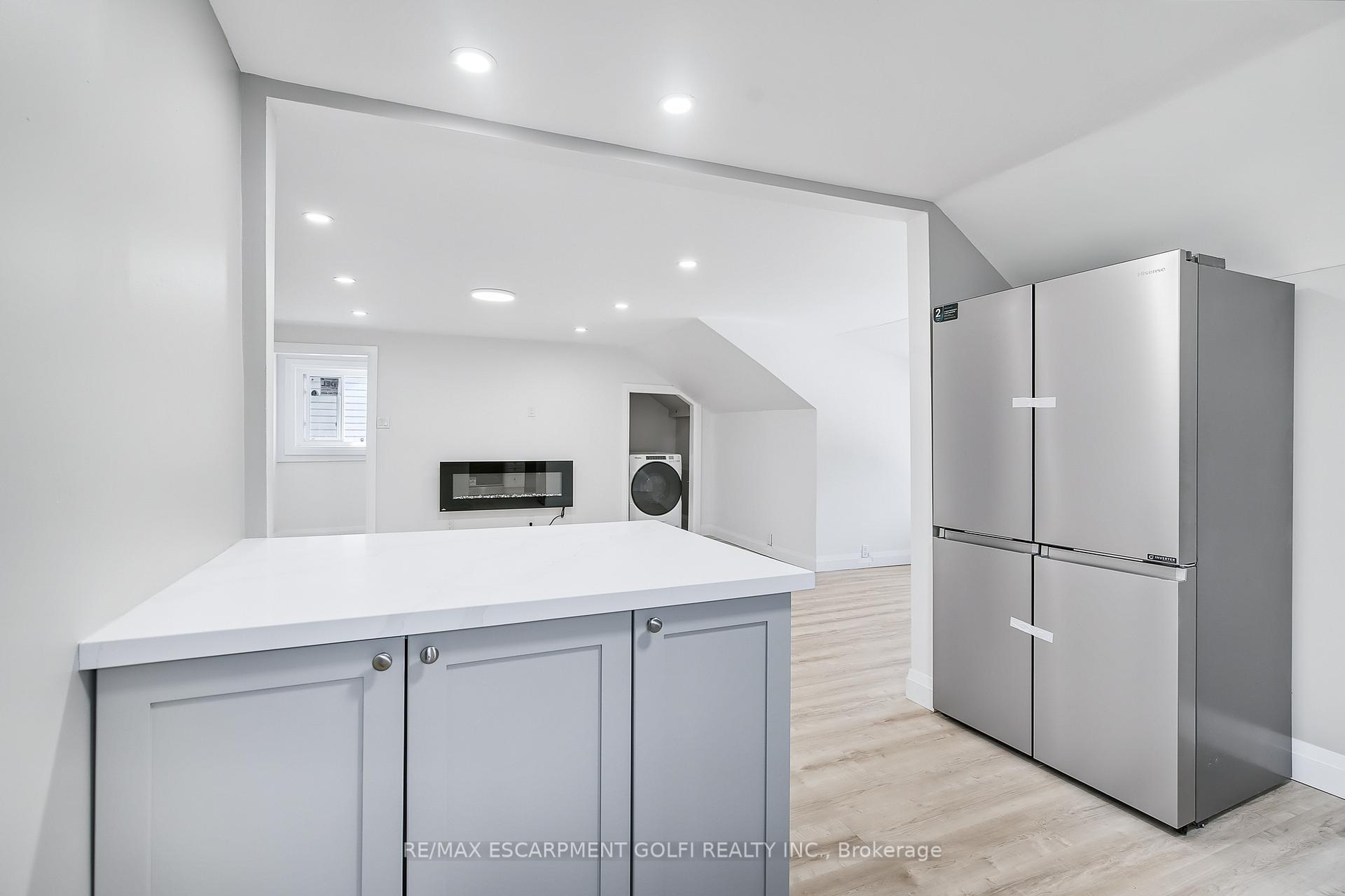 Photo 10 of 10 Comet Avenue, Hamilton, Hamilton Beach — HOMEH