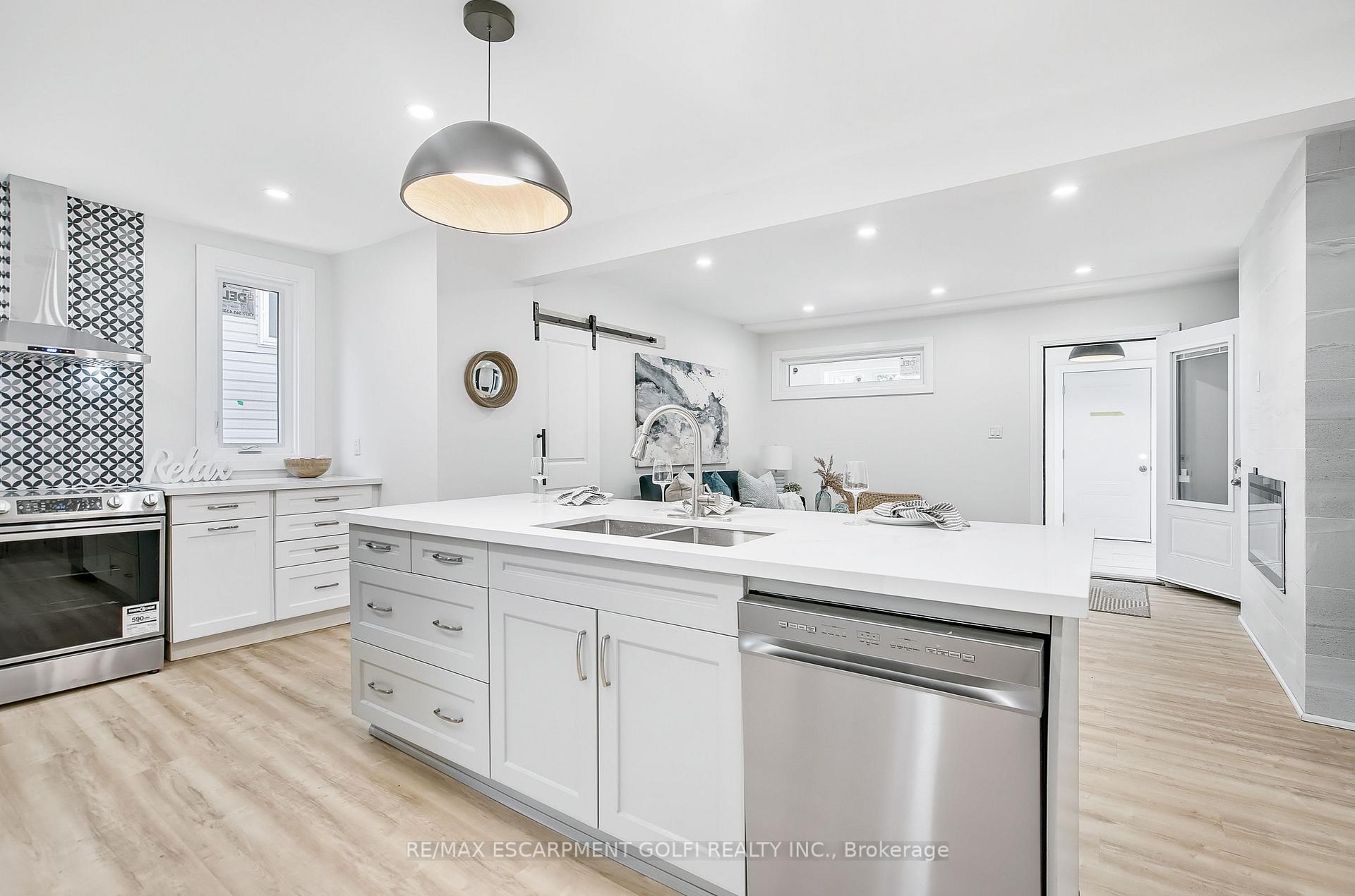 Photo 29 of 10 Comet Avenue, Hamilton, Hamilton Beach — HOMEH