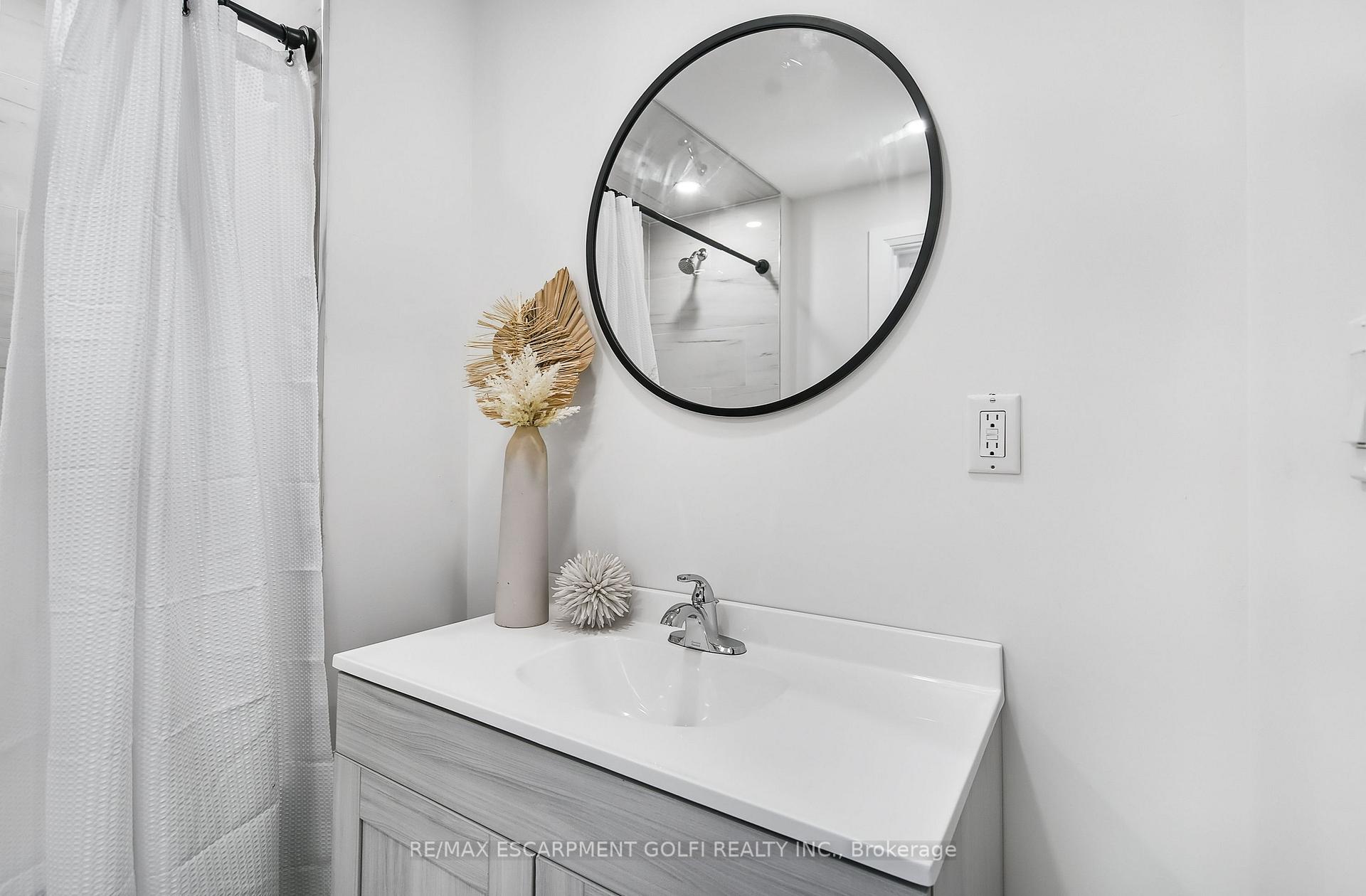 Photo 33 of 10 Comet Avenue, Hamilton, Hamilton Beach — HOMEH