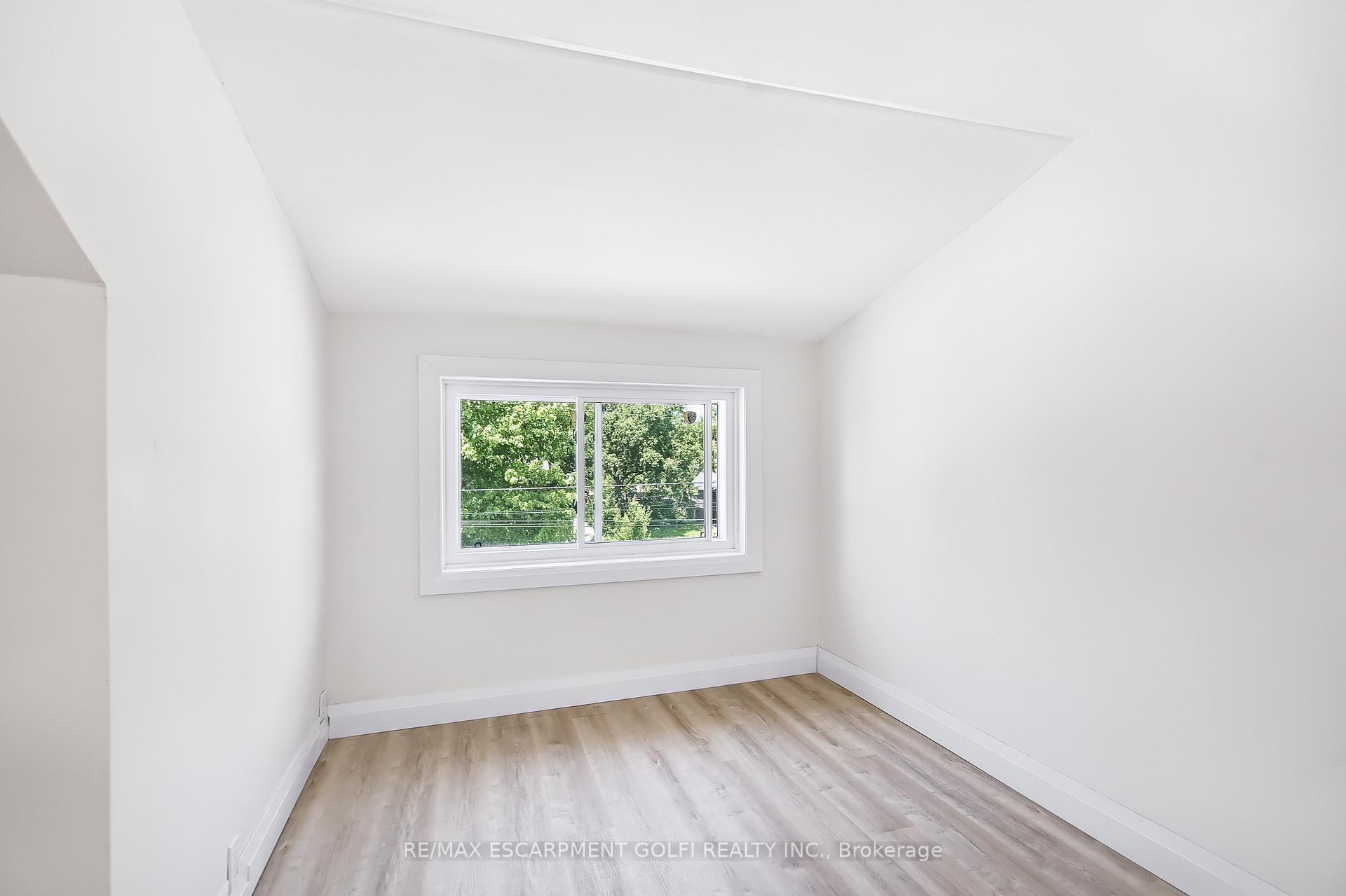 Photo 23 of 10 Comet Avenue, Hamilton, Hamilton Beach — HOMEH