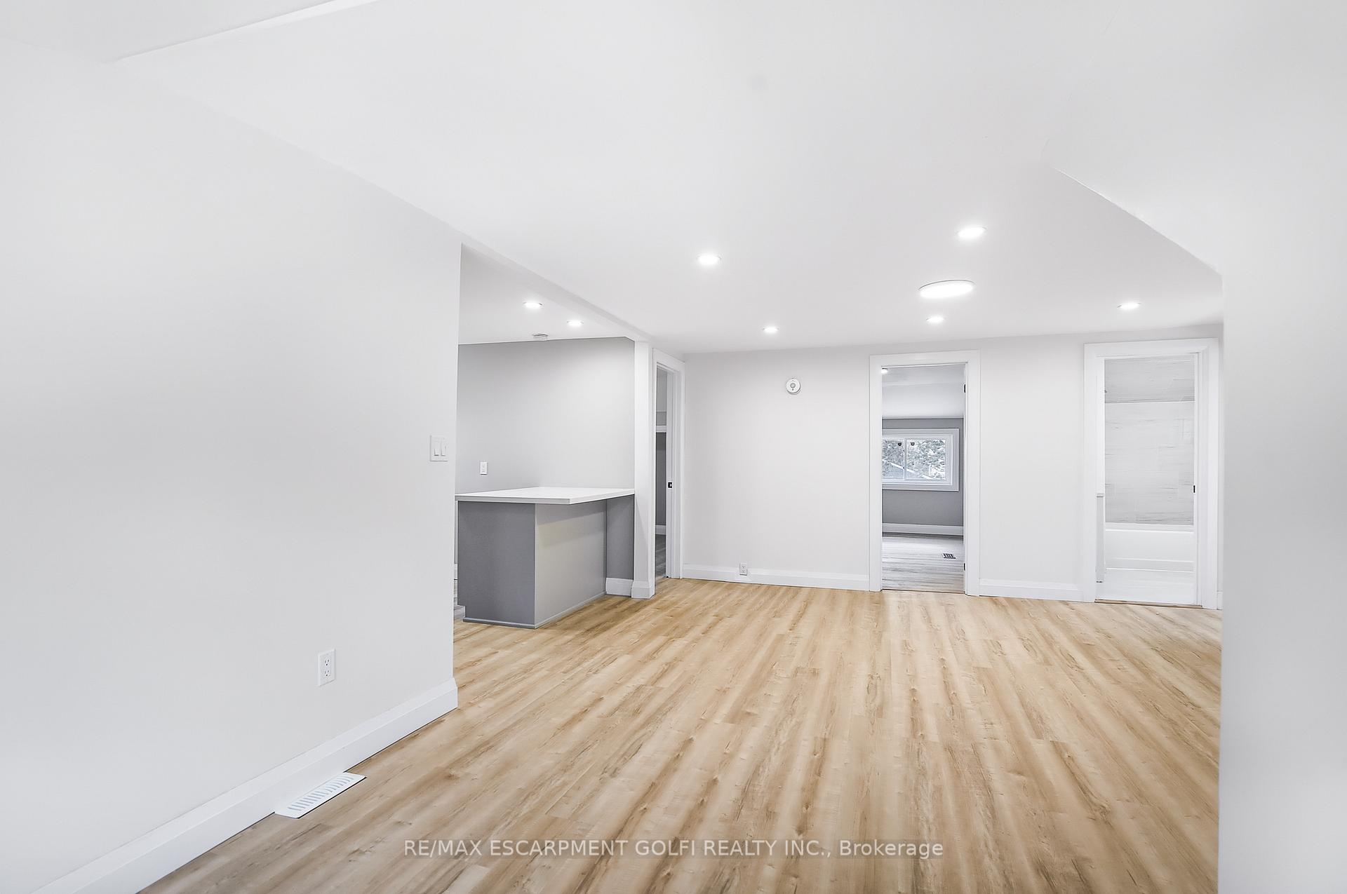 Photo 22 of 10 Comet Avenue, Hamilton, Hamilton Beach — HOMEH