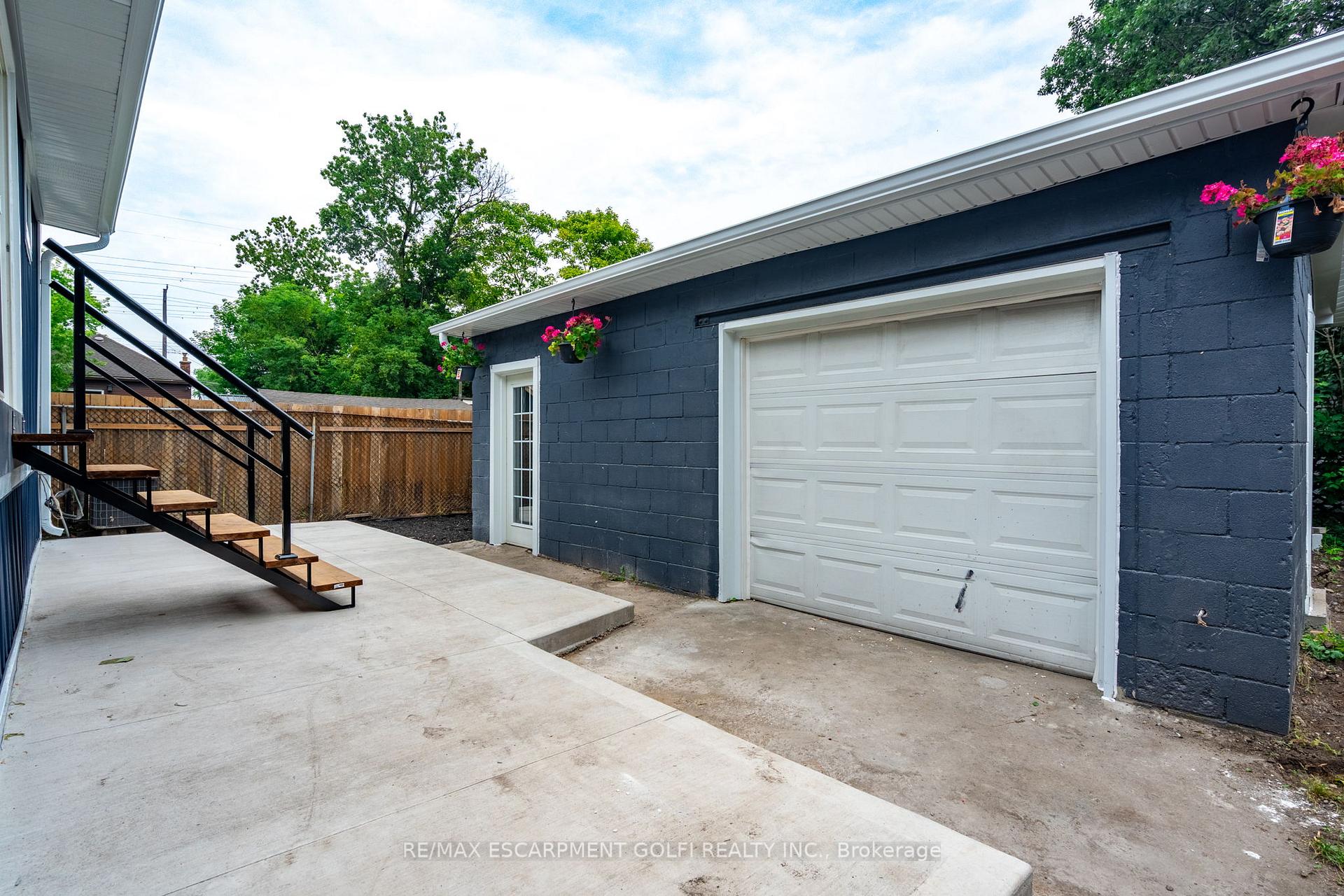 Photo 19 of 10 Comet Avenue, Hamilton, Hamilton Beach — HOMEH