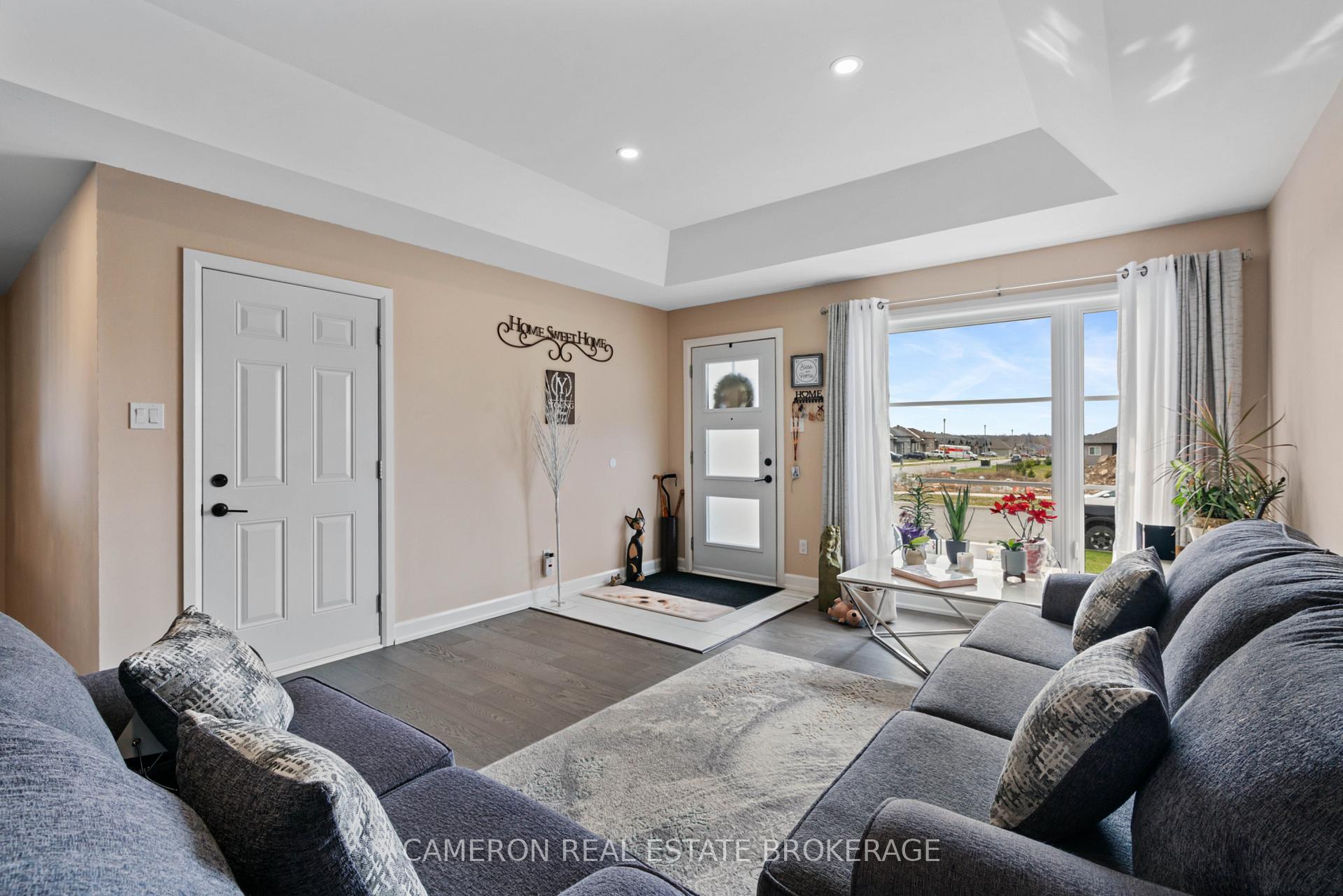 Photo 3 of 87 Portland Drive, Cornwall — HOMEH