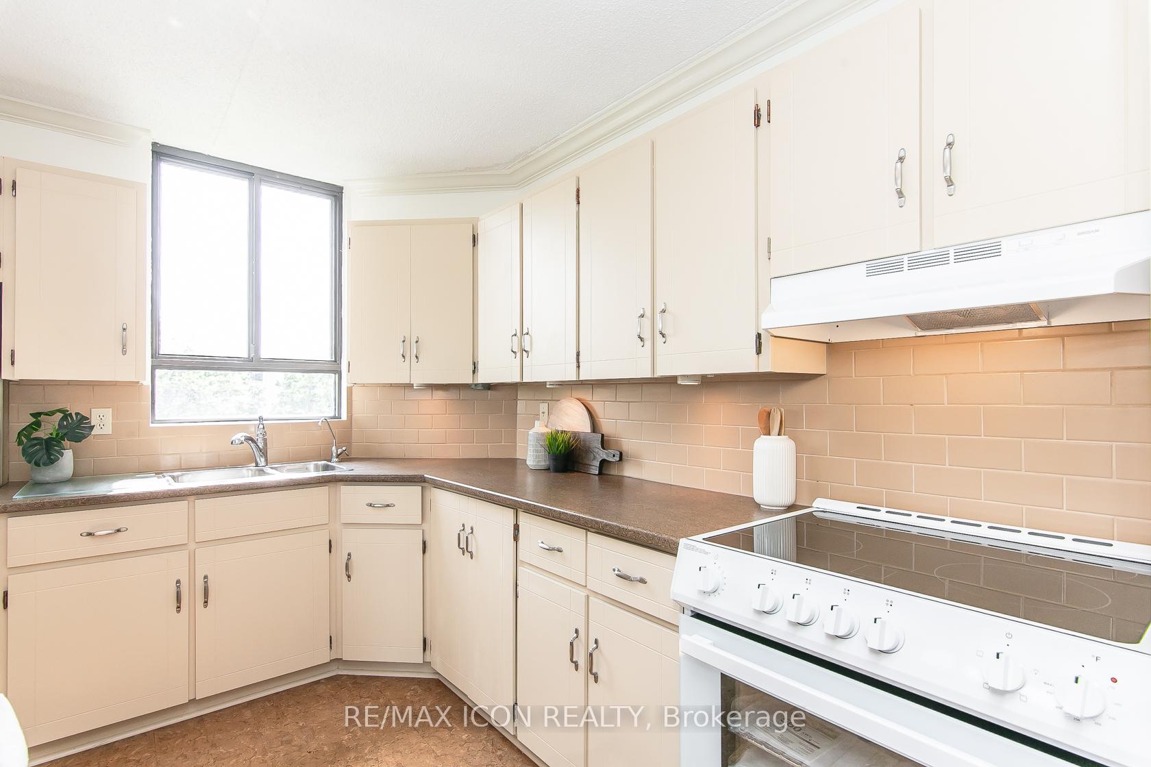 Photo 6 of Unit 508, 22 Marilyn Drive, Guelph, Riverside Park — HOMEH