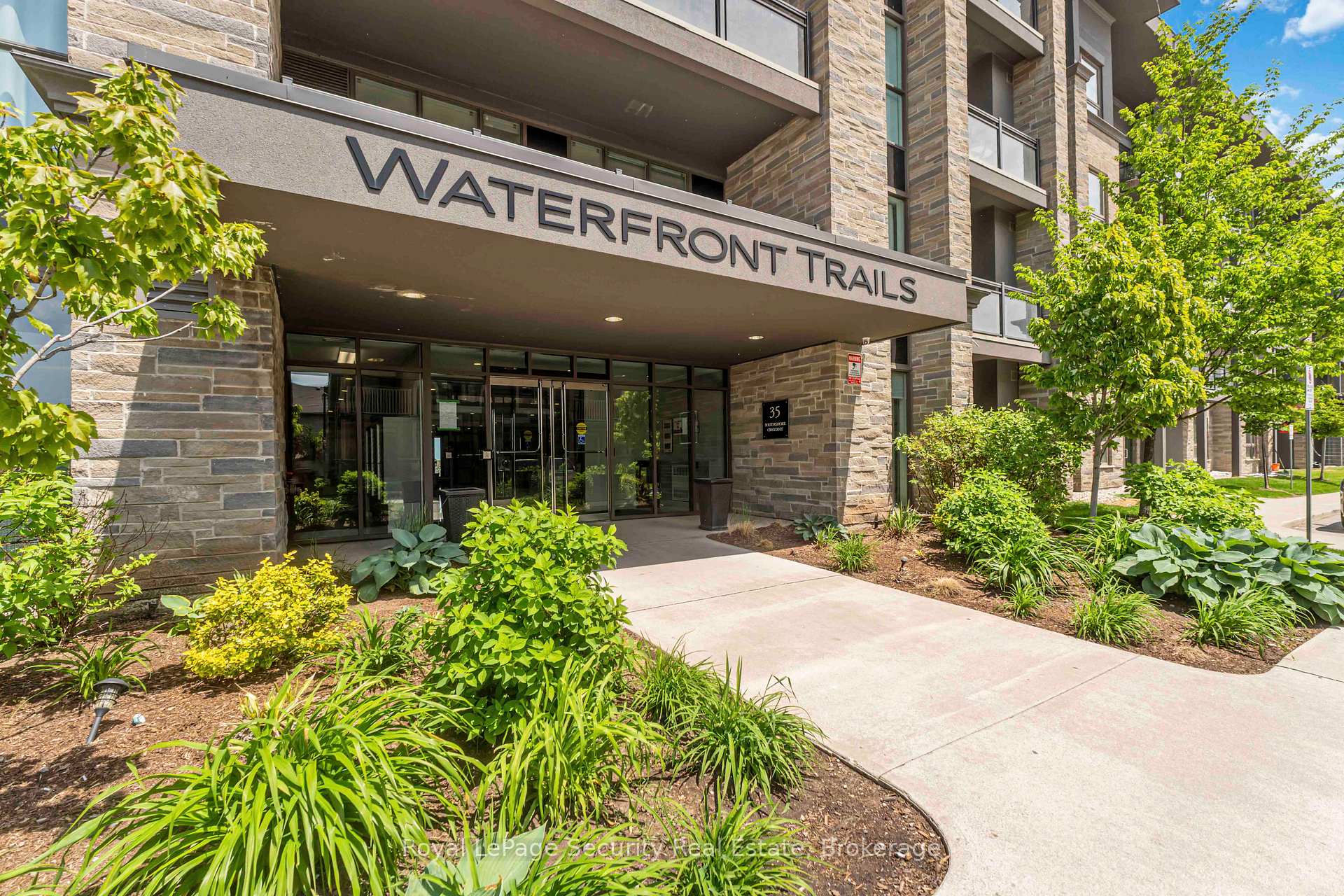 Photo 6 of Unit 203, 35 Southshore Crescent, Hamilton, Stoney Creek — HOMEH
