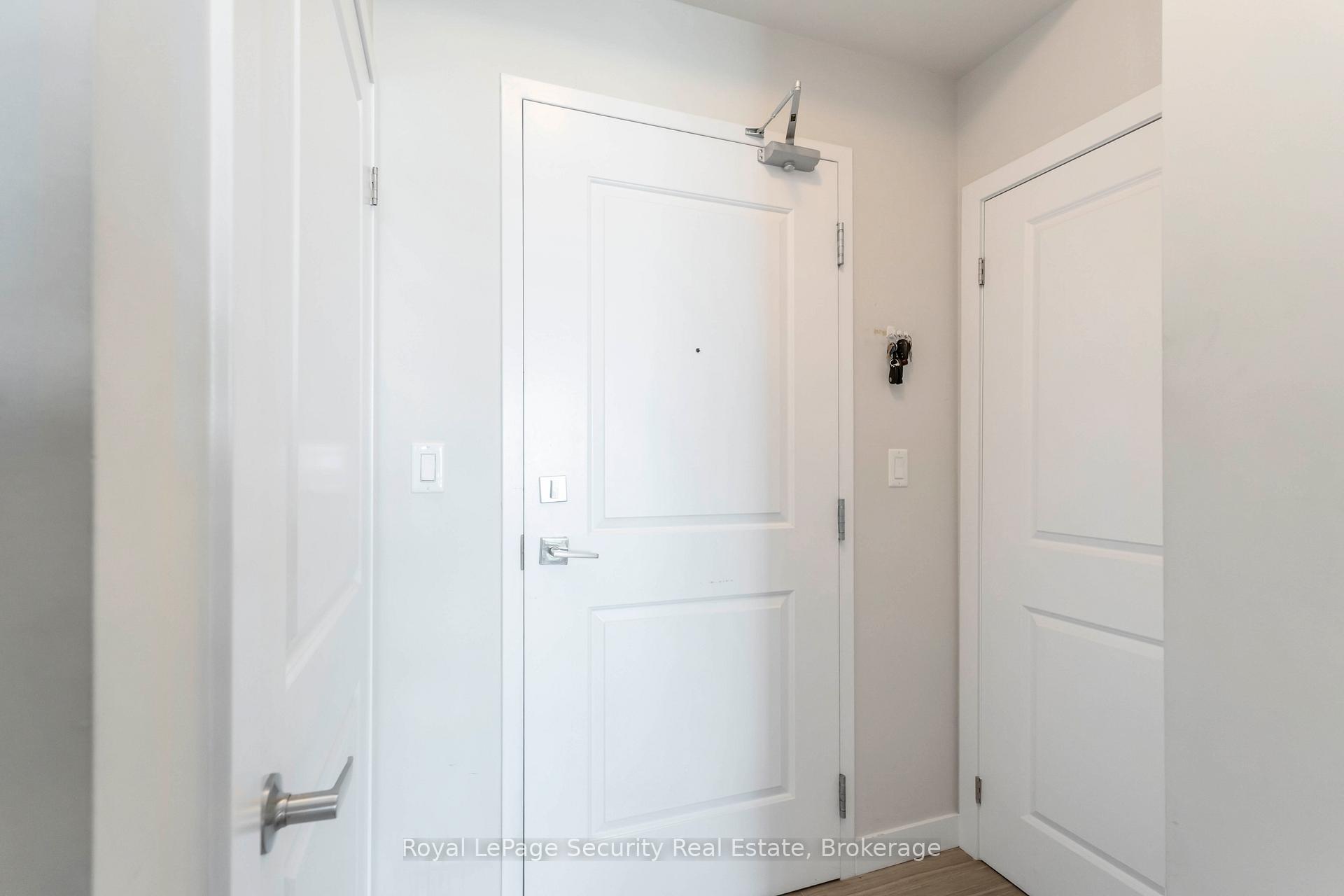 Photo 2 of Unit 203, 35 Southshore Crescent, Hamilton, Stoney Creek — HOMEH