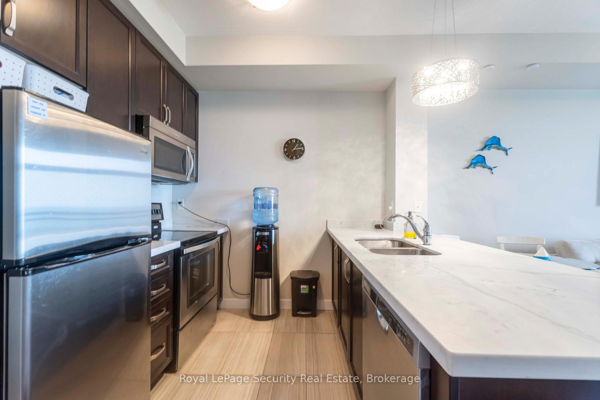 Photo 4 of Unit 203, 35 Southshore Crescent, Hamilton, Stoney Creek — HOMEH