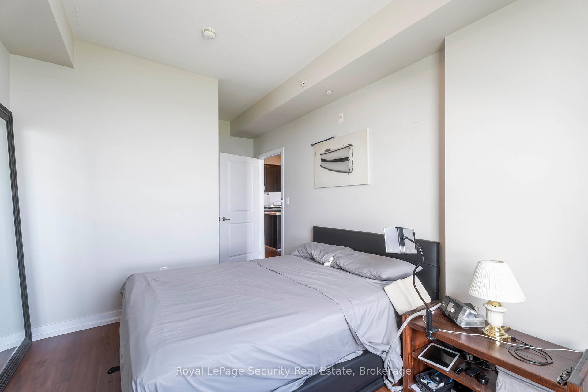 Photo 11 of Unit 203, 35 Southshore Crescent, Hamilton, Stoney Creek — HOMEH