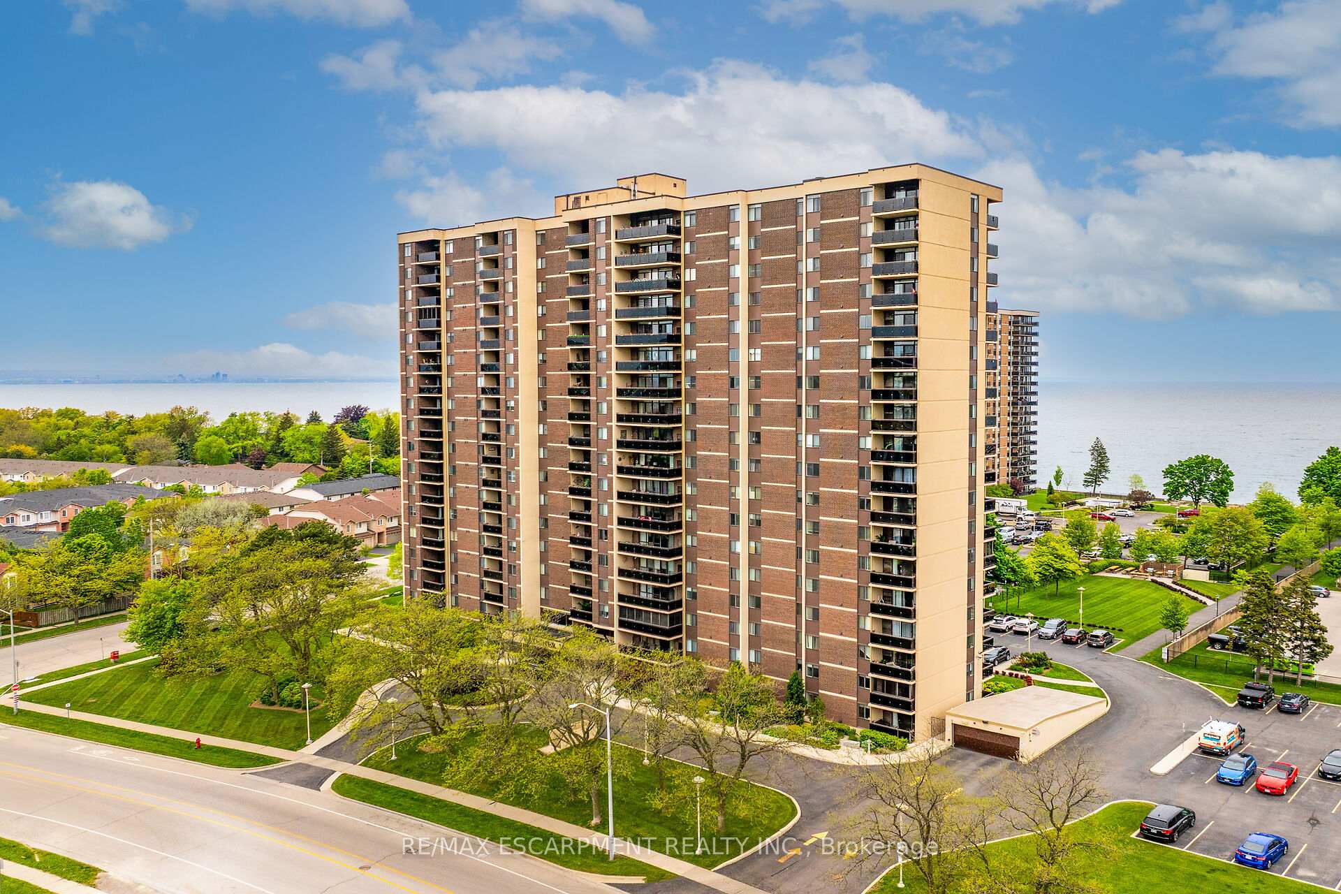 Photo 2 of Unit 1409, 301 Frances Avenue, Hamilton, Stoney Creek — HOMEH
