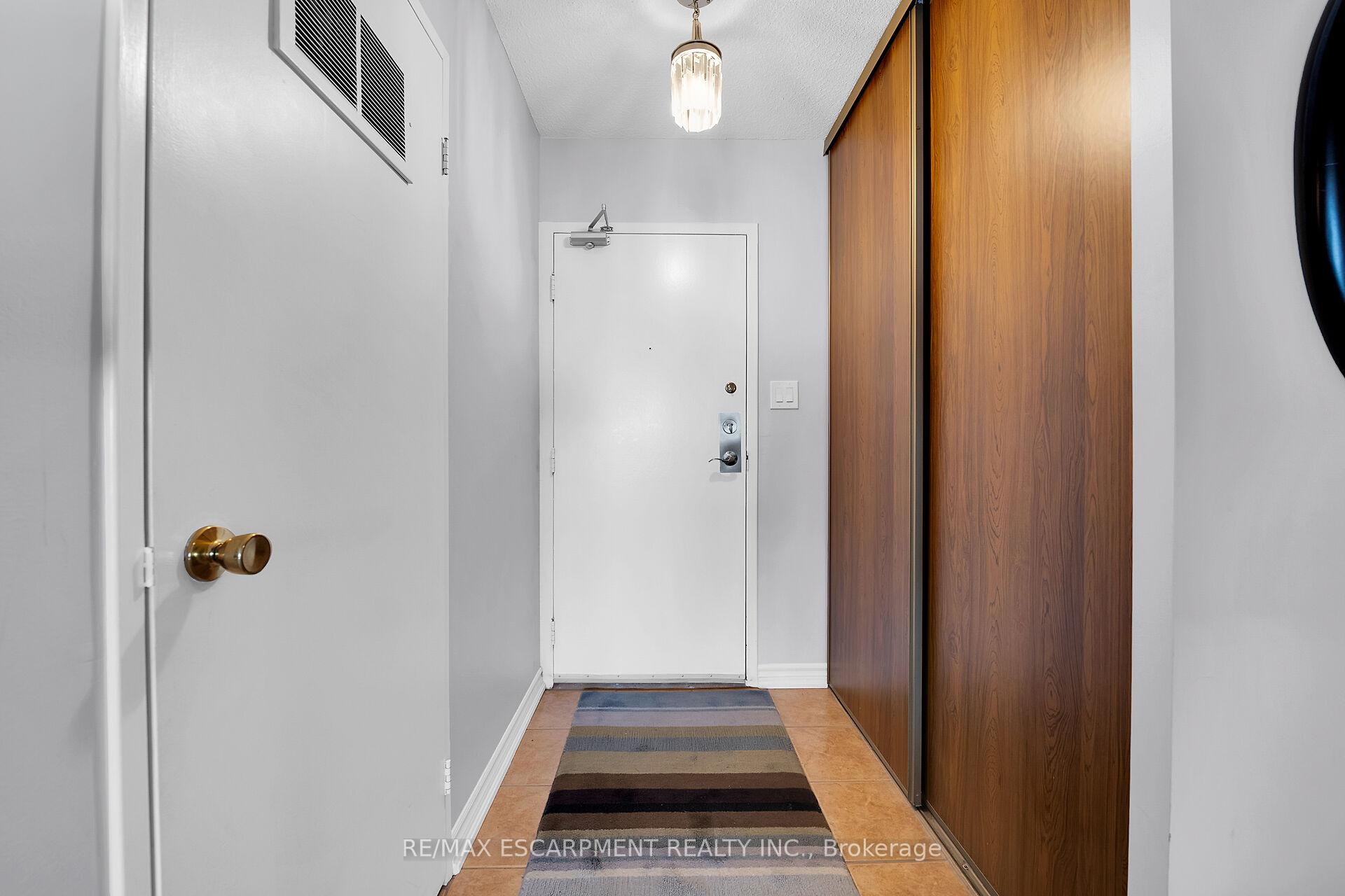 Photo 14 of Unit 1409, 301 Frances Avenue, Hamilton, Stoney Creek — HOMEH