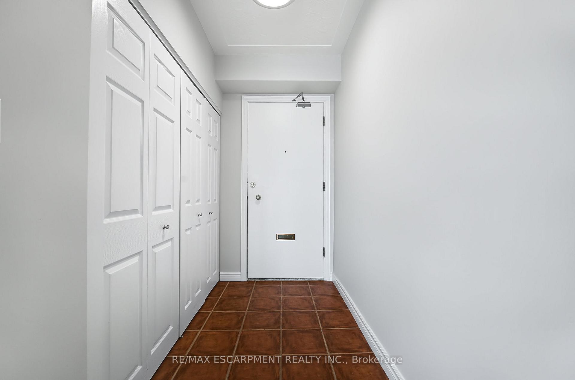 Photo 5 of Unit 708, 8 Woodman Drive S, Hamilton, Corman — HOMEH