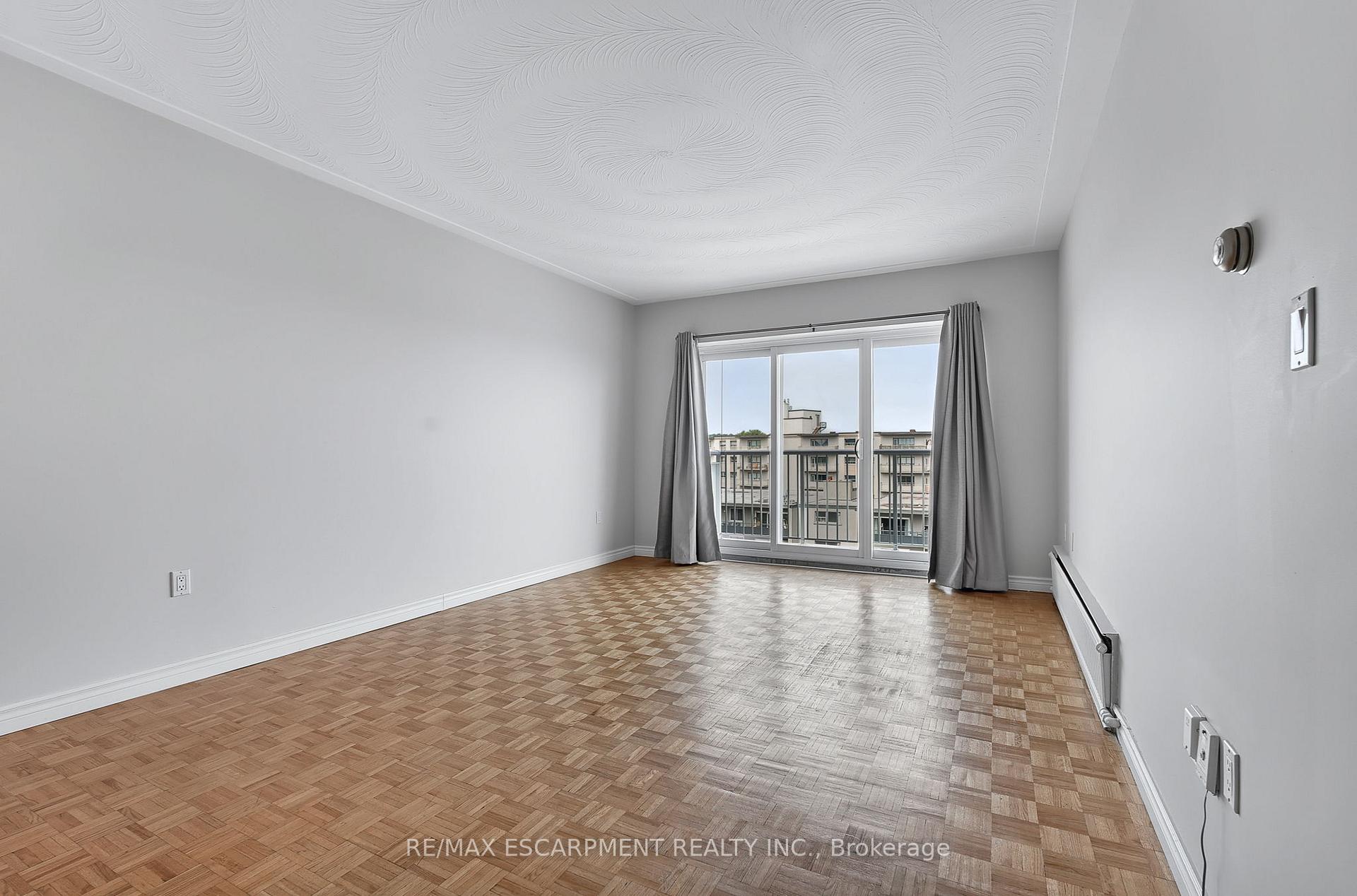 Photo 4 of Unit 708, 8 Woodman Drive S, Hamilton, Corman — HOMEH