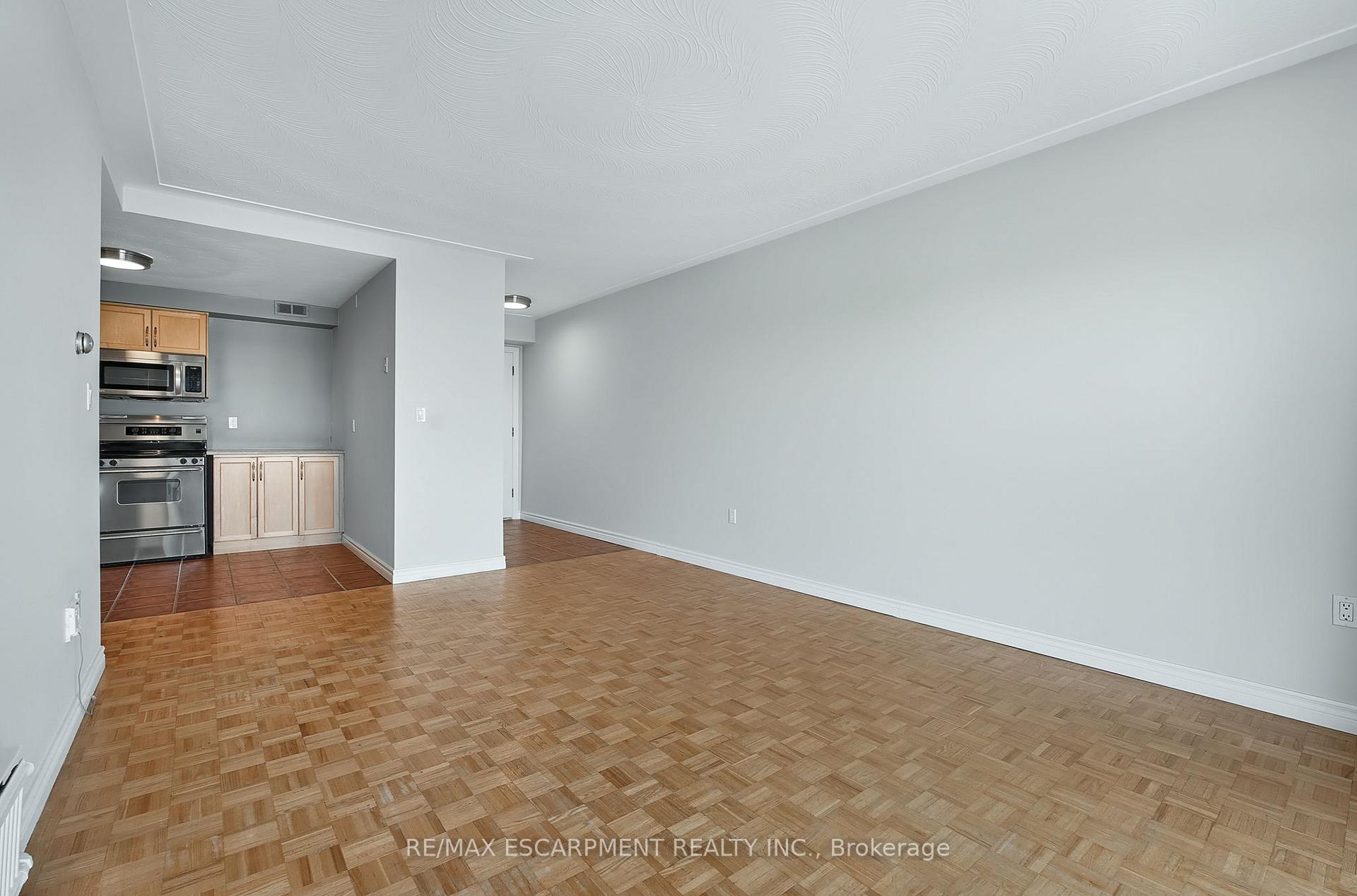 Photo 9 of Unit 708, 8 Woodman Drive S, Hamilton, Corman — HOMEH
