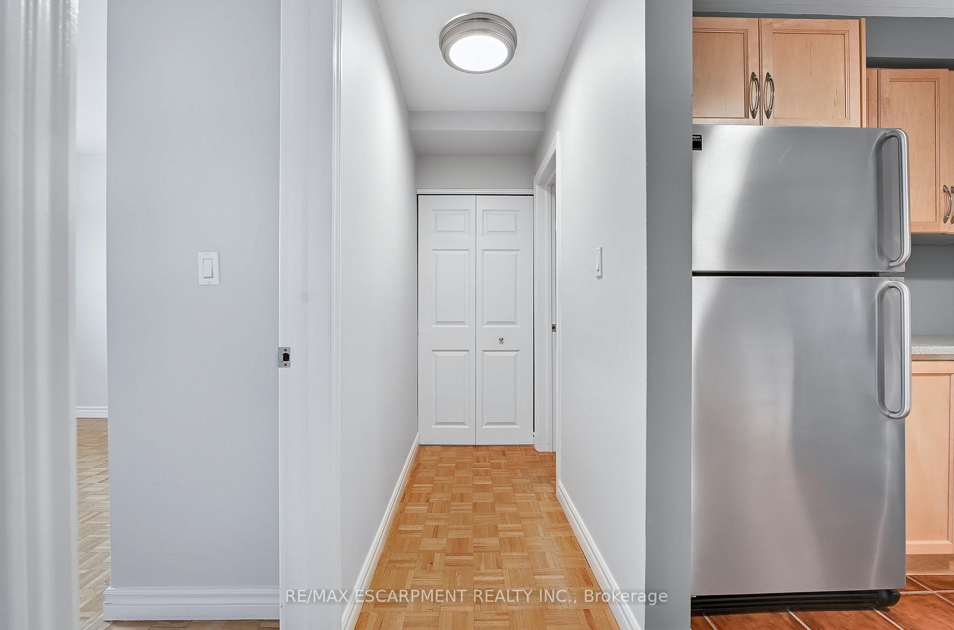 Photo 15 of Unit 708, 8 Woodman Drive S, Hamilton, Corman — HOMEH