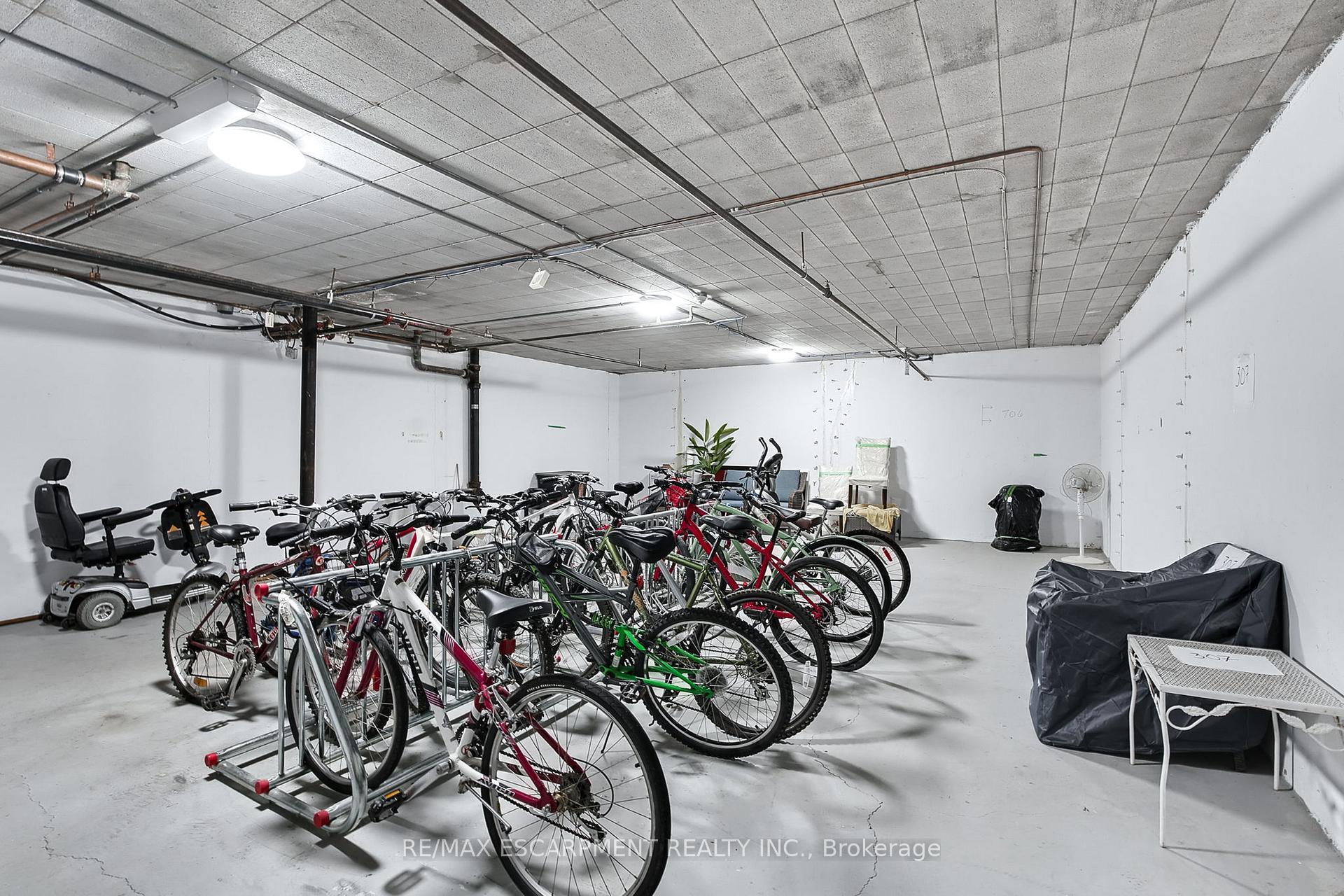 Photo 32 of Unit 708, 8 Woodman Drive S, Hamilton, Corman — HOMEH