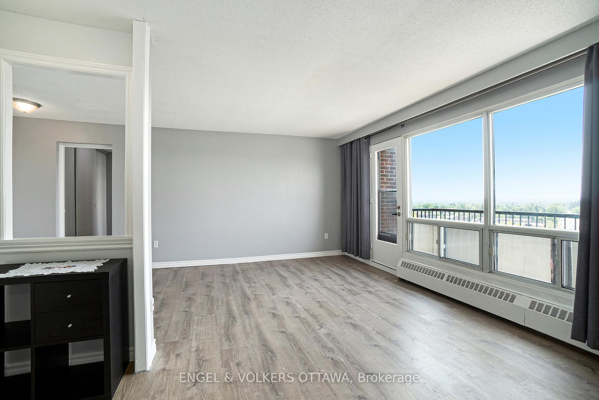 Photo 2 of Unit 817, 20 Chesterton Drive, Ottawa, Borden Farm/Stewart Farm/Carleton Heights/Parkwood Hills — HOMEH