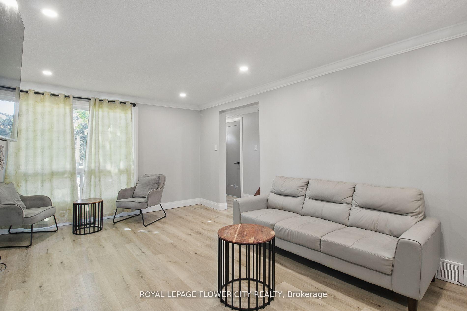 Photo 2 of Unit 129, 151 Gateshead Crescent, Hamilton, Stoney Creek — HOMEH