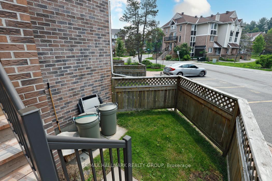 Photo 3 of Unit 8, 3 Stonebank Crescent, Ottawa, Westcliffe Estates — HOMEH
